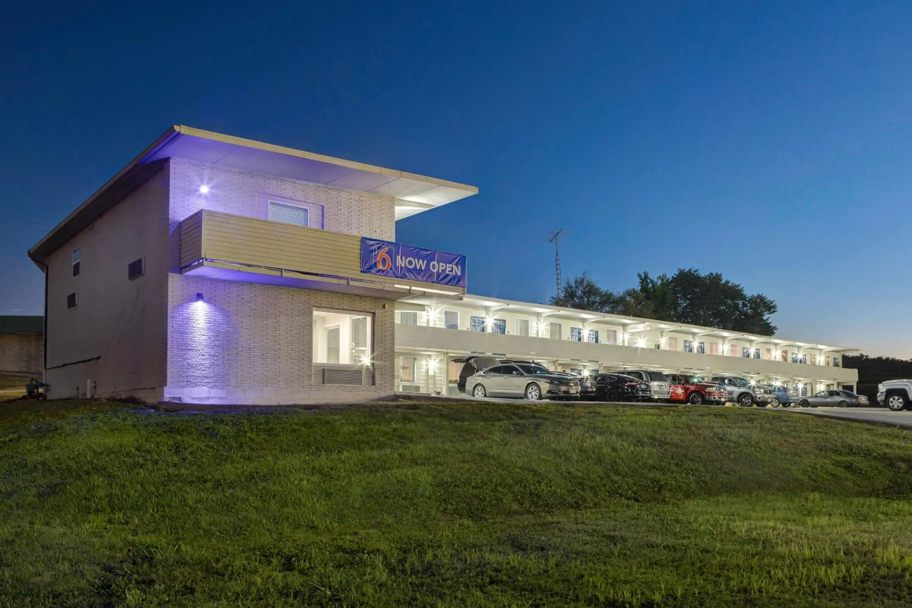 Property building in Motel 6 Bonne Terre, MO Property building in Motel 6 Bonne Terre, MO