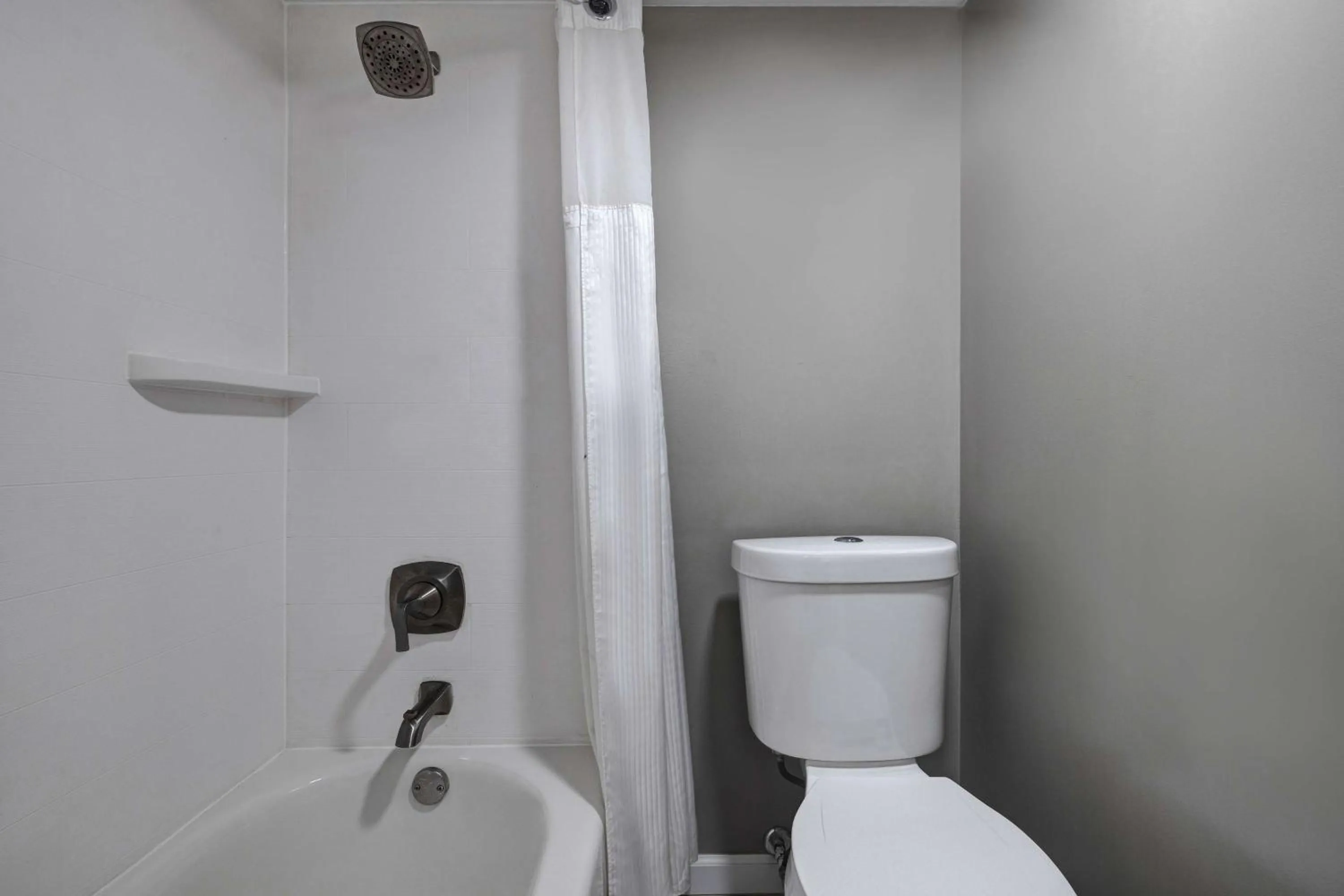 Bathroom in Motel 6 Bonne Terre, MO