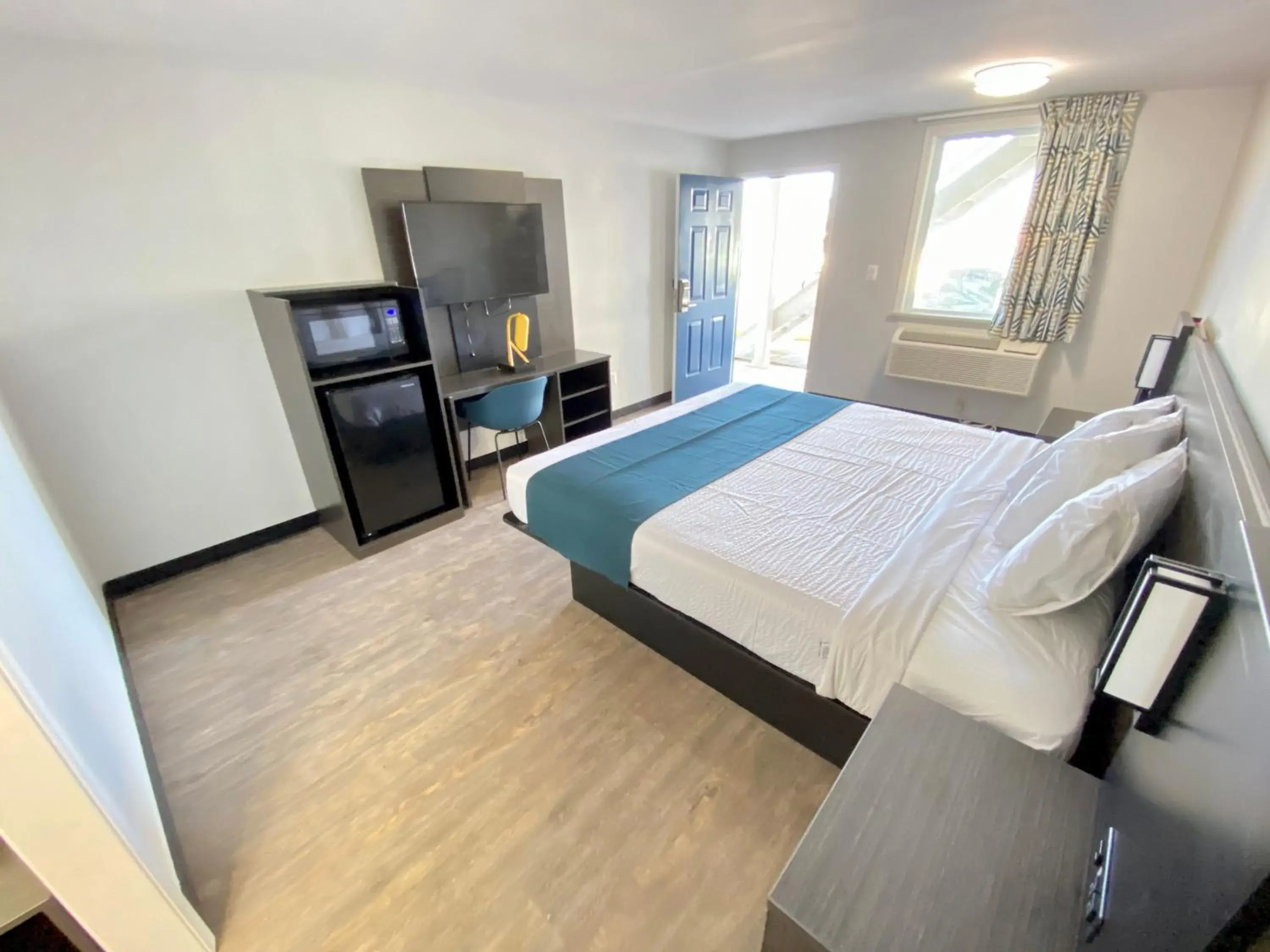 Bedroom, Bed in Motel 6 Bonne Terre, MO Bedroom, Bed in Motel 6 Bonne Terre, MO