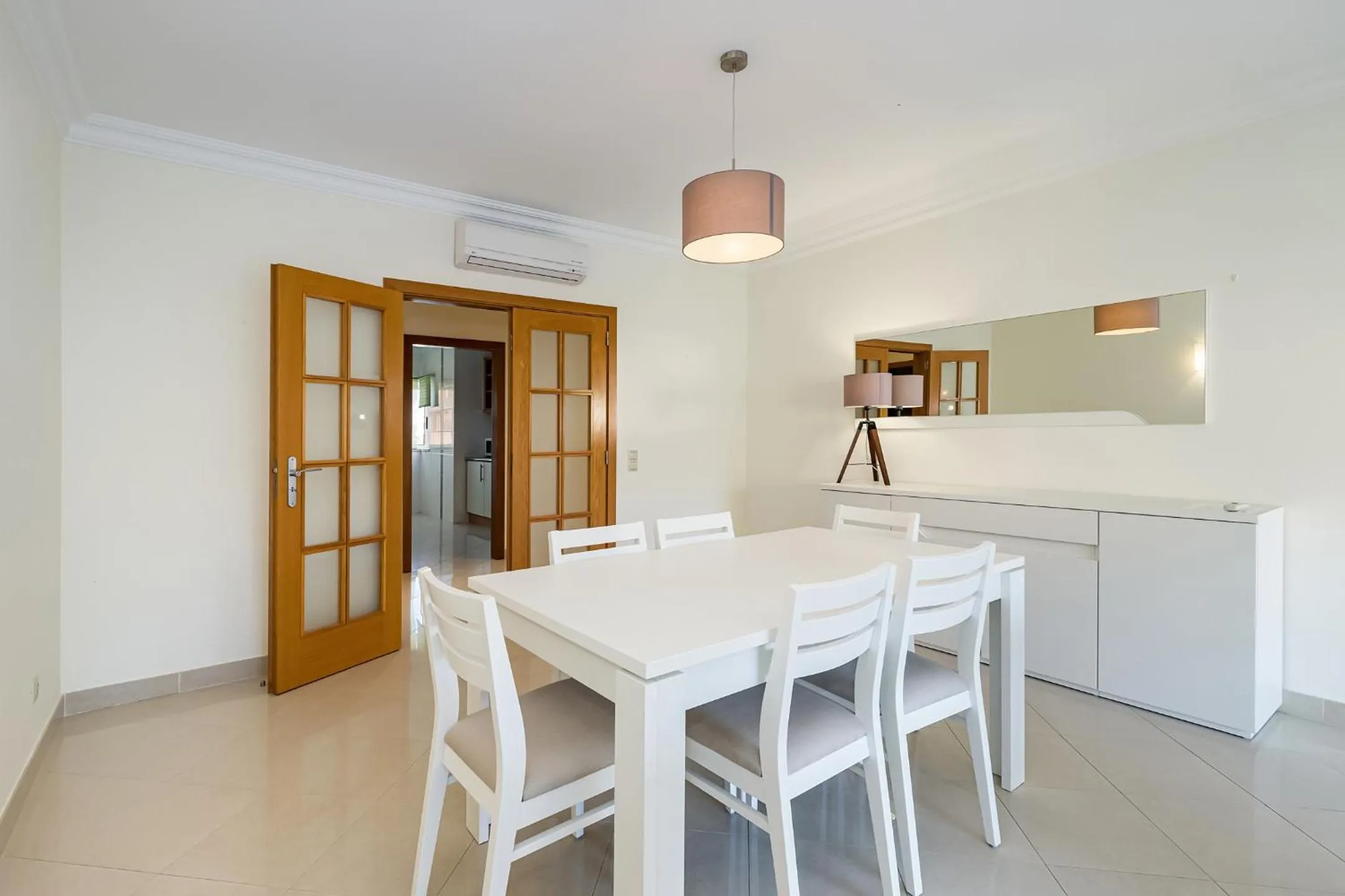 Dining area in MouraPraia By Garvetur