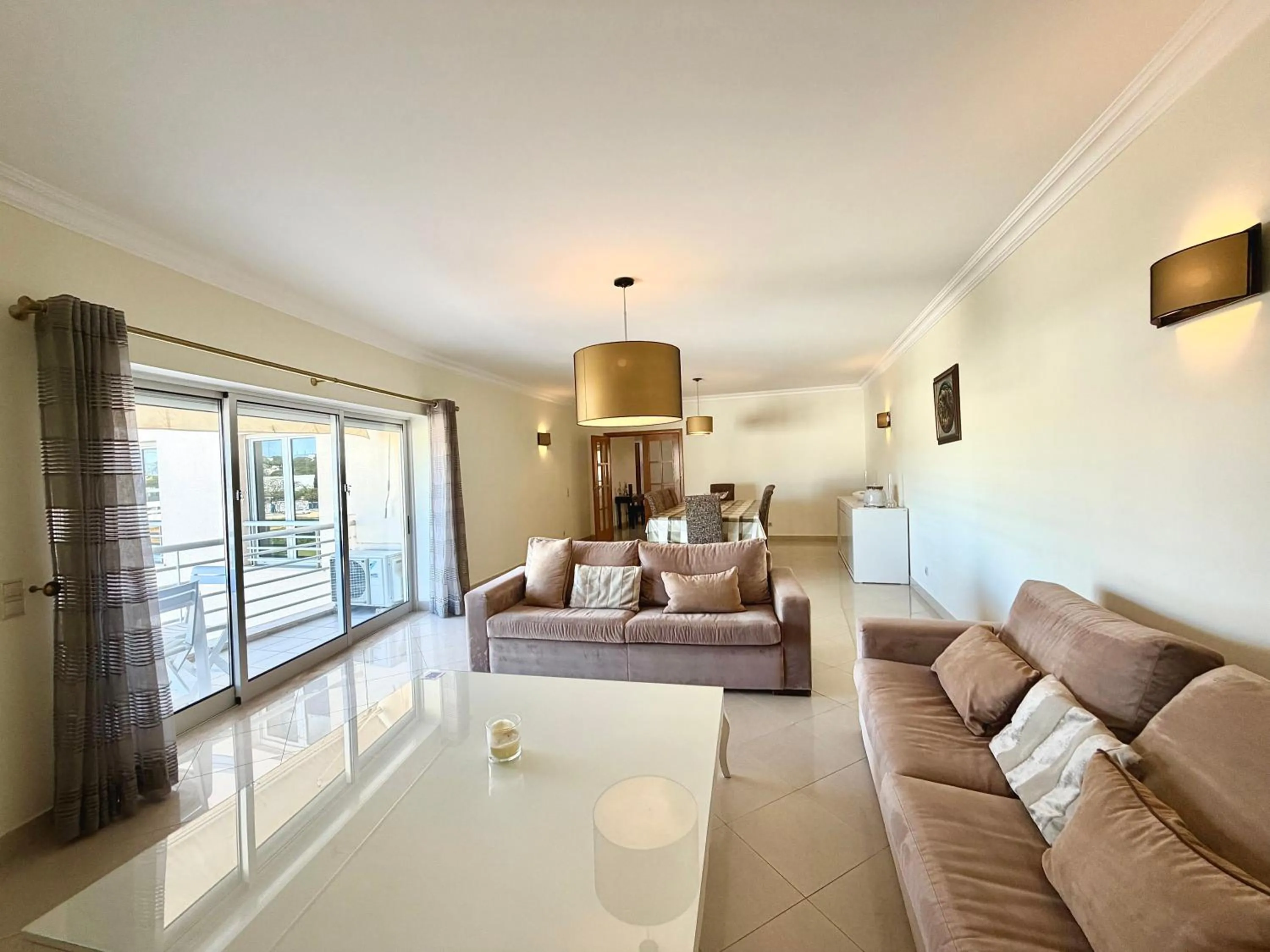 Living room in MouraPraia By Garvetur