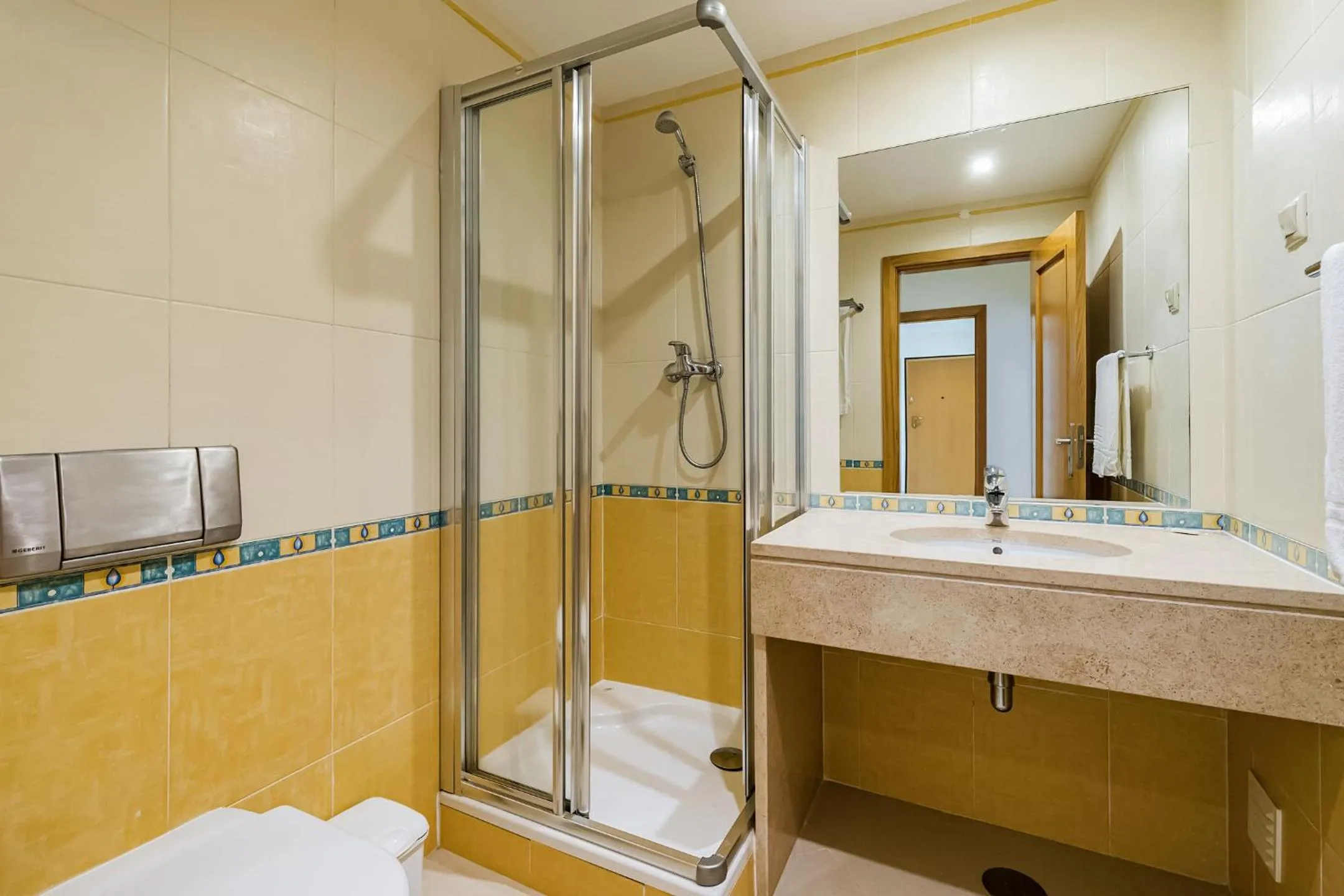 Bathroom in MouraPraia By Garvetur