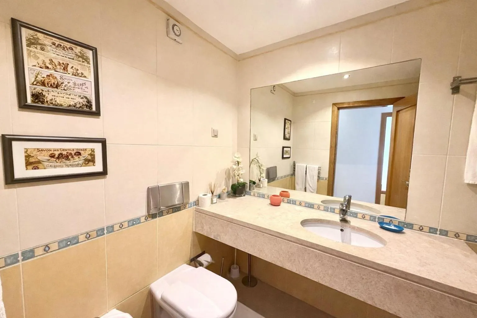 Bathroom in MouraPraia By Garvetur