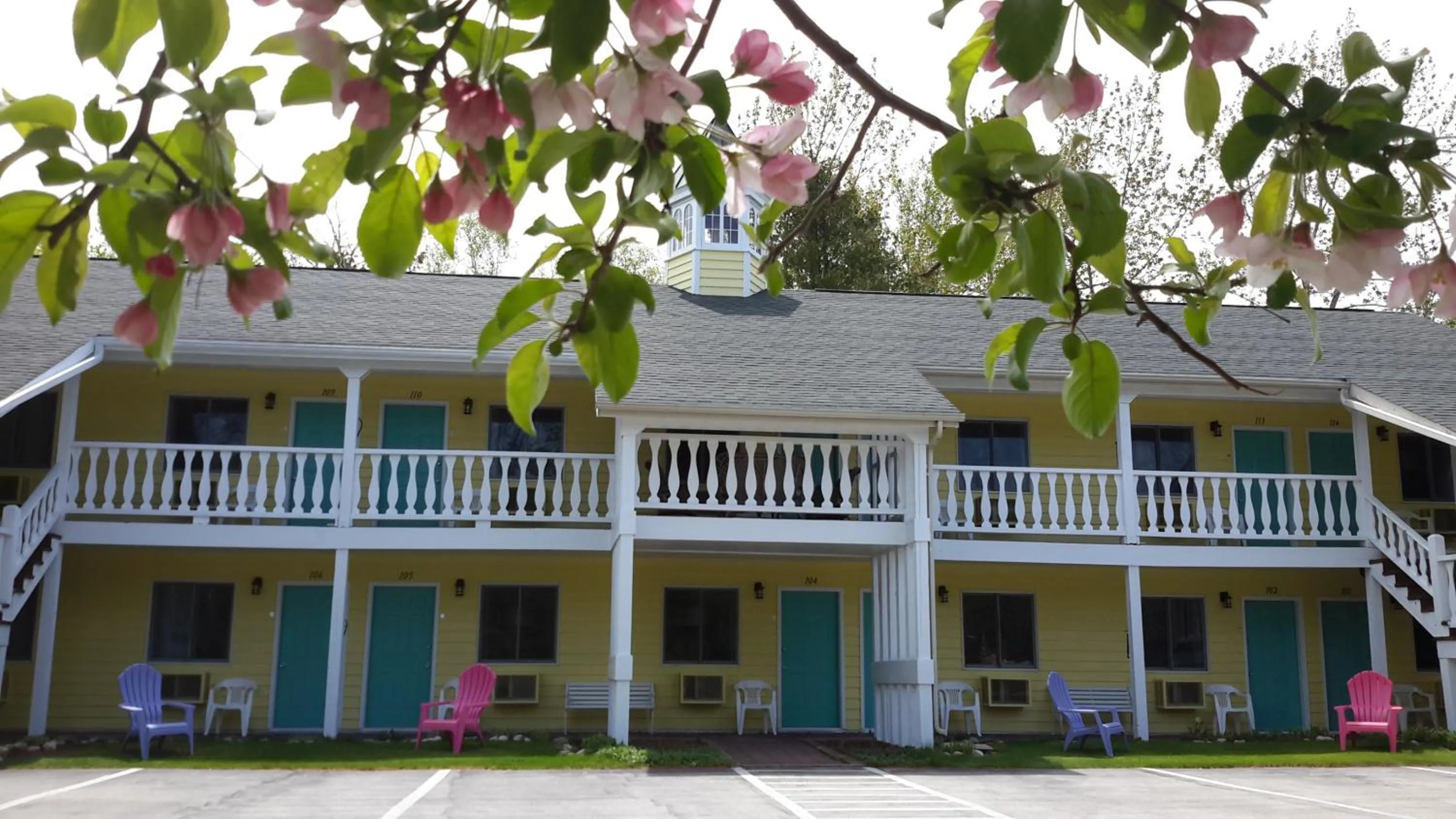 Facade/entrance in Ephraim Motel