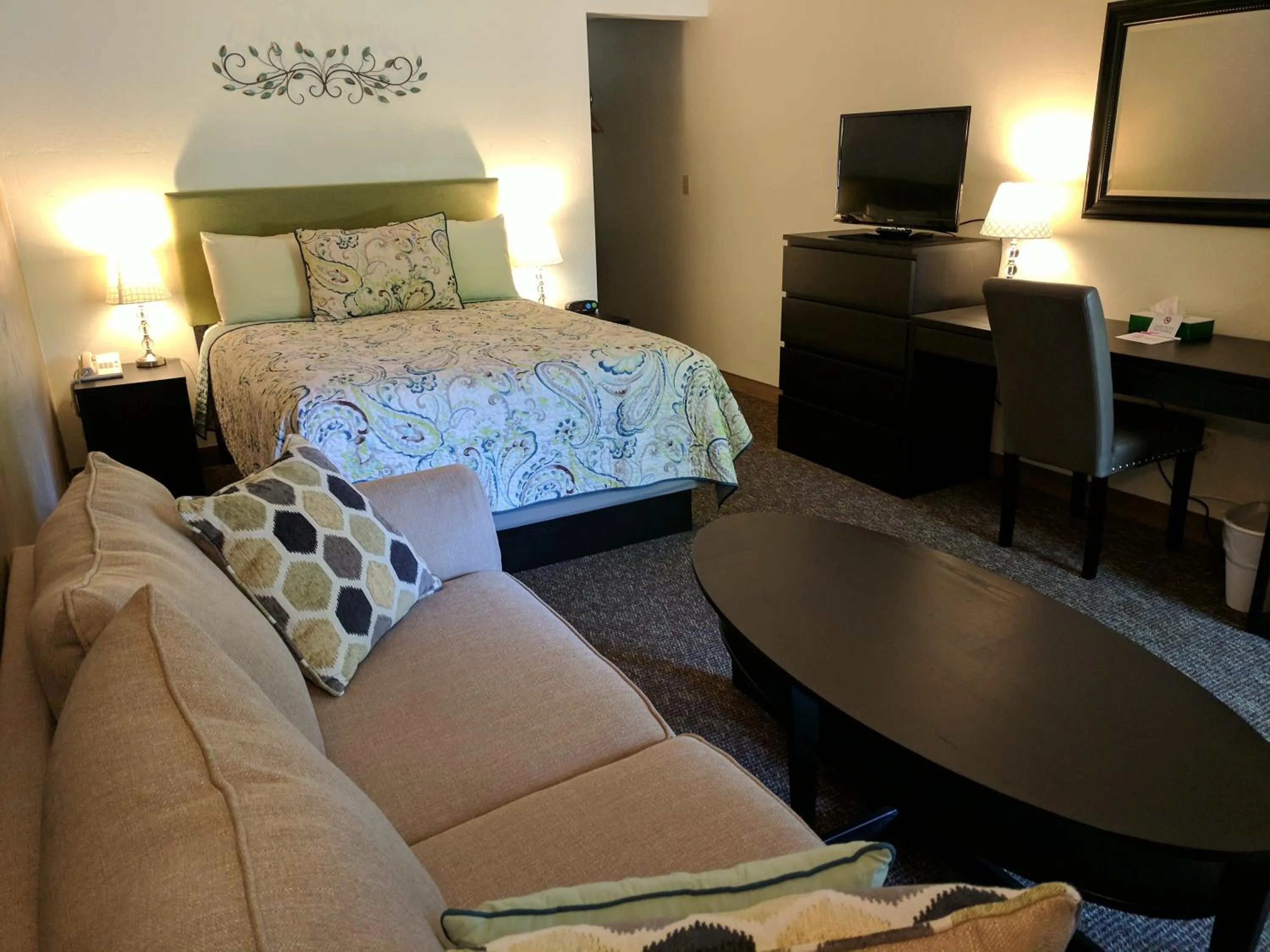 Photo of the whole room, Bed in Ephraim Motel