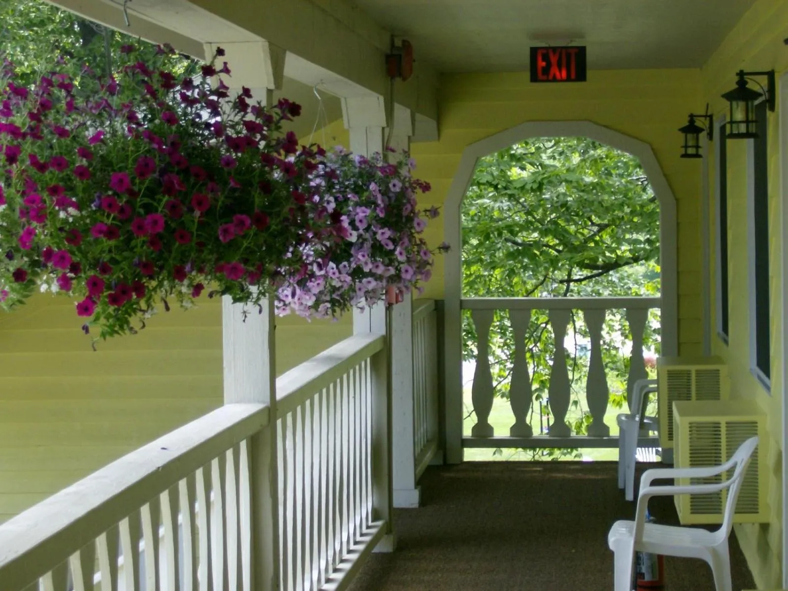 Decorative detail in Ephraim Motel