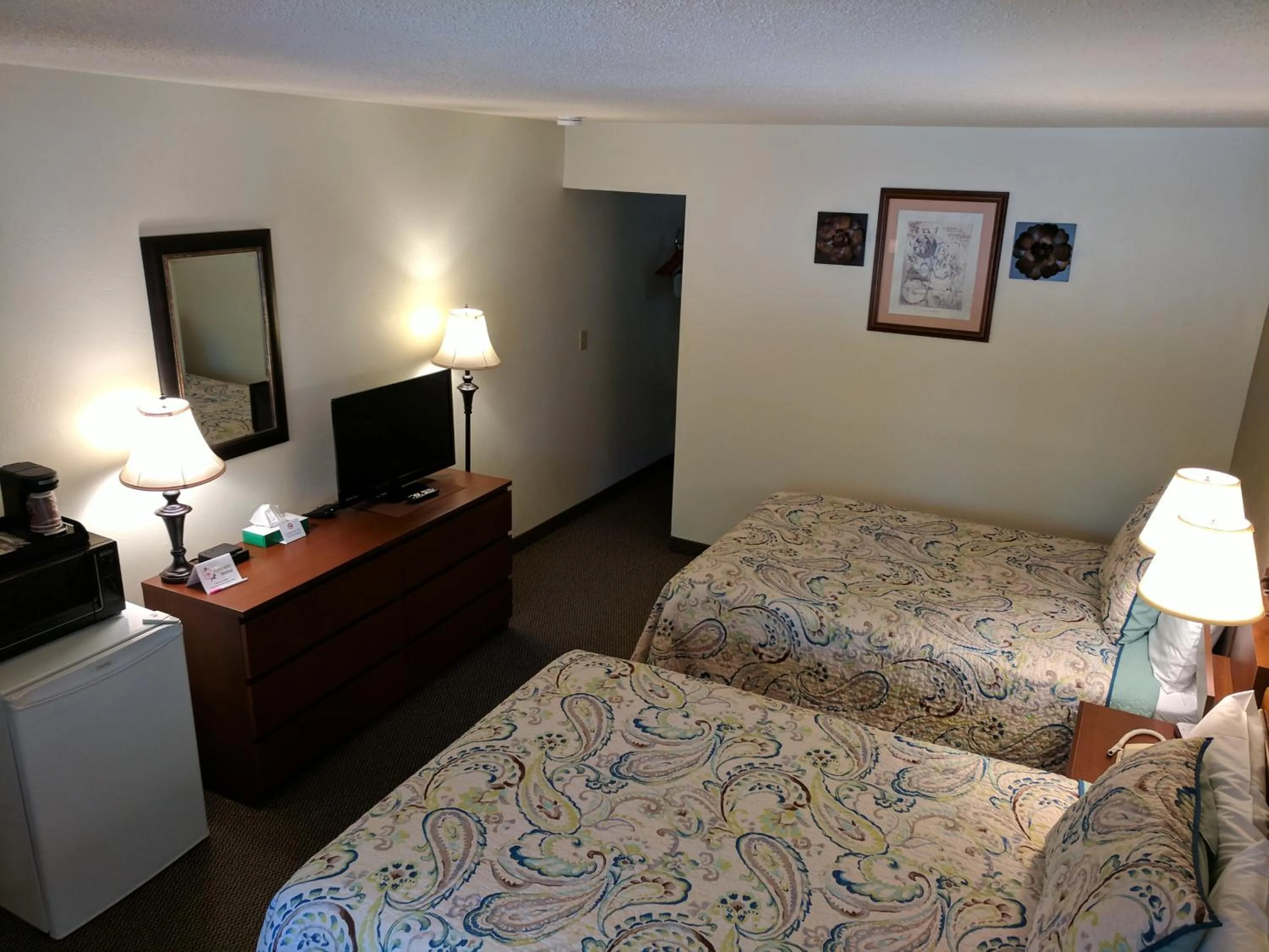 Photo of the whole room, Bed in Ephraim Motel