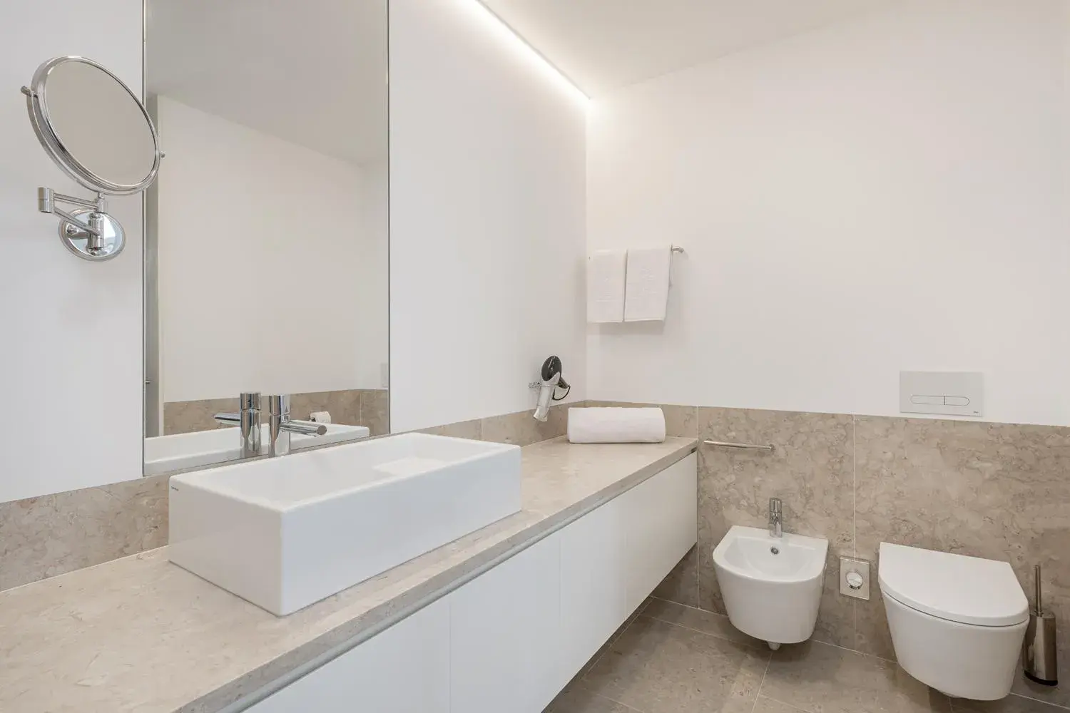 Bathroom in Tandem Palacio Alfama Apartments Bathroom in Tandem Palacio Alfama Apartments