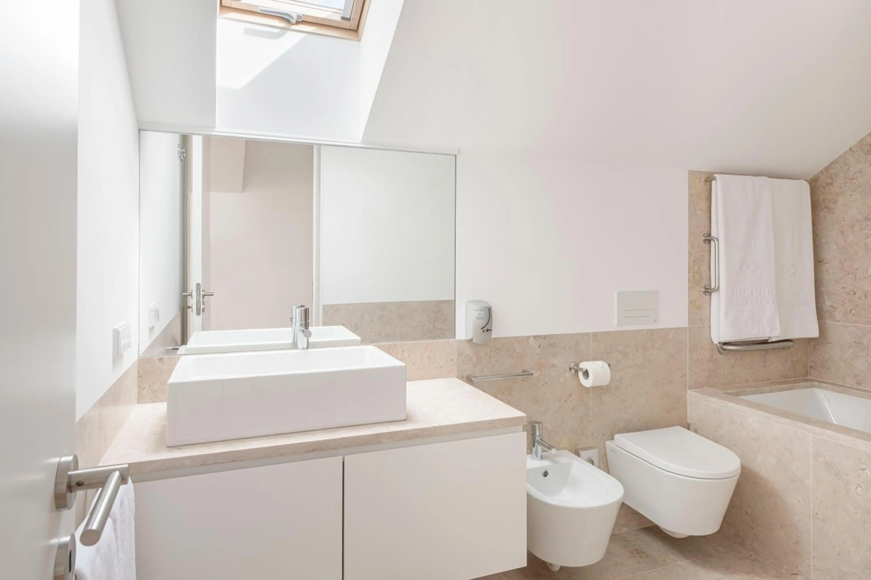 Bathroom in Tandem Palacio Alfama Apartments