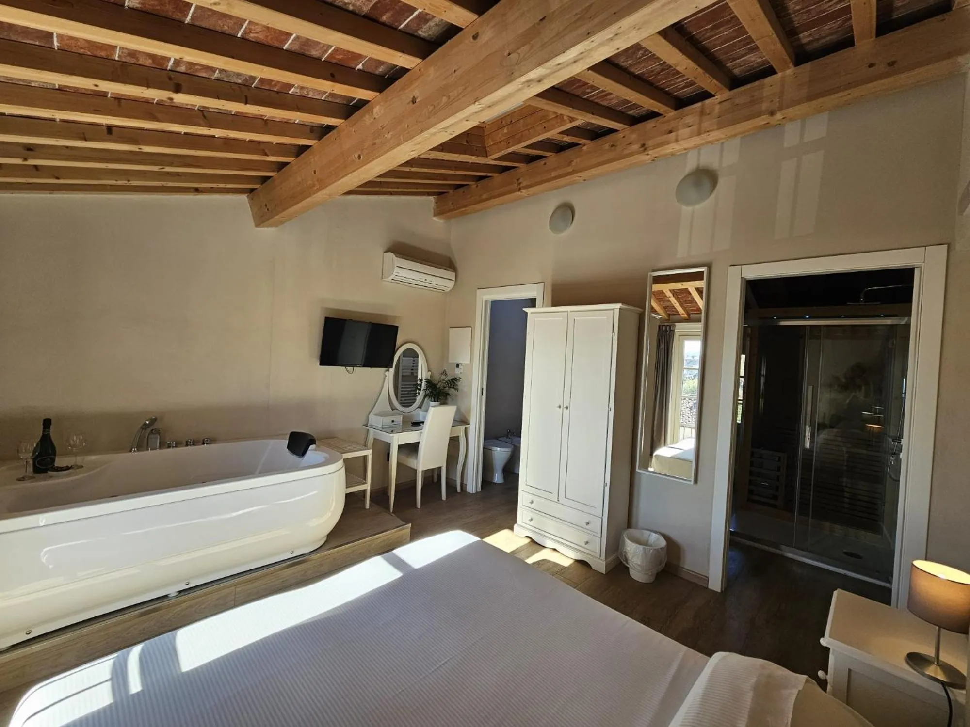 Bed in Il Tiglio Jacuzzi&Sauna