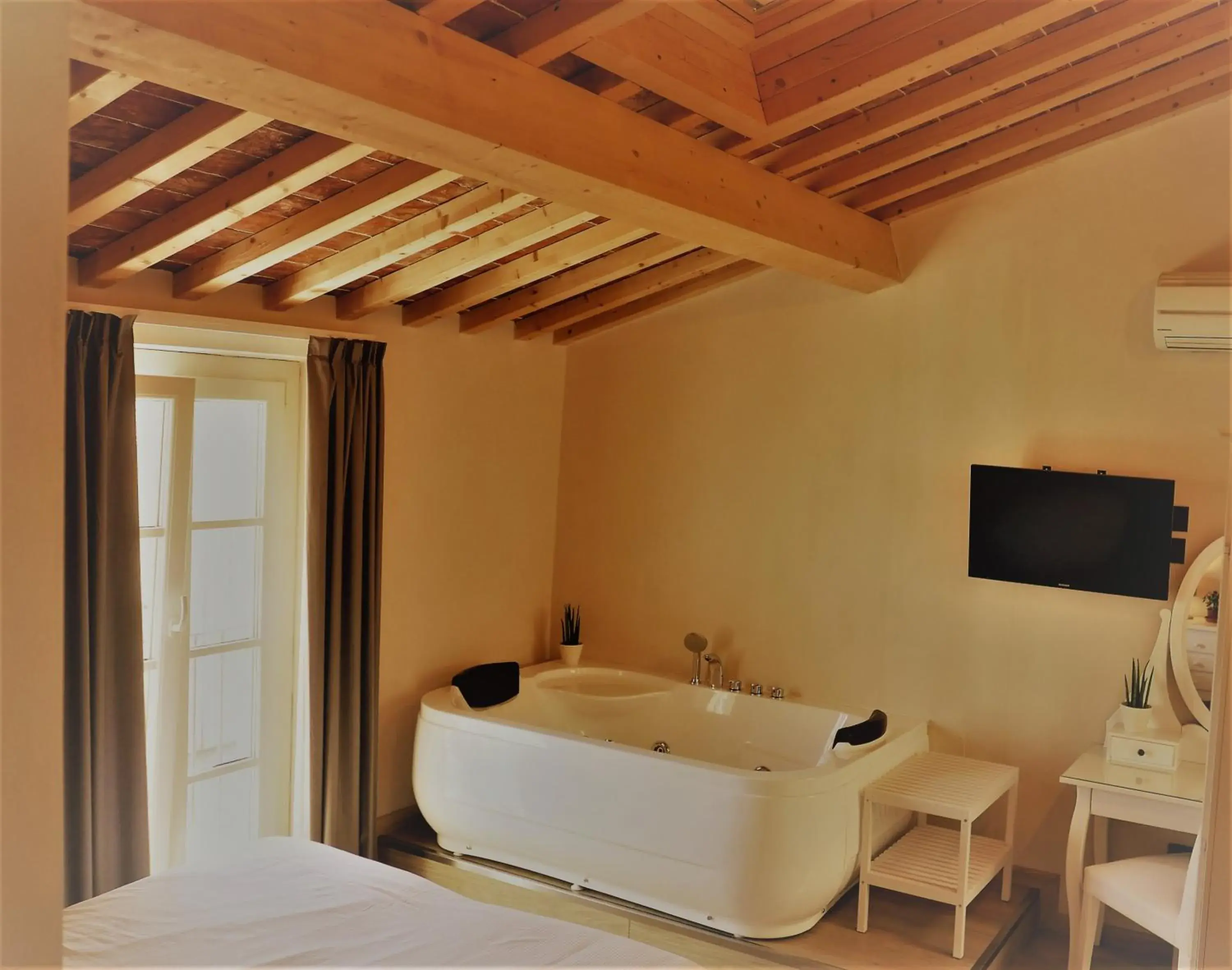 Deluxe Double or Twin Room with Spa Bath in Il Tiglio Jacuzzi&Sauna Deluxe Double or Twin Room with Spa Bath in Il Tiglio Jacuzzi&Sauna