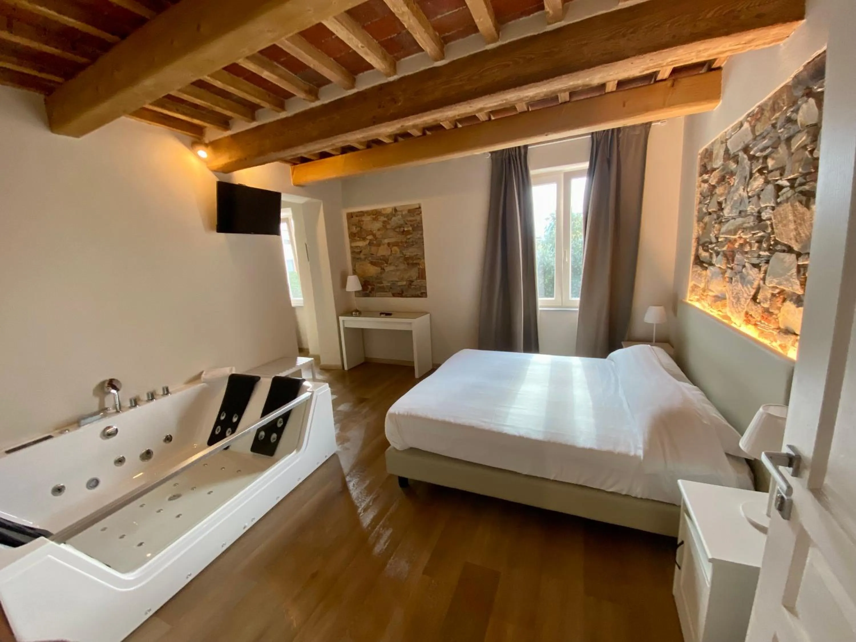 Bed in Il Tiglio Jacuzzi&Sauna