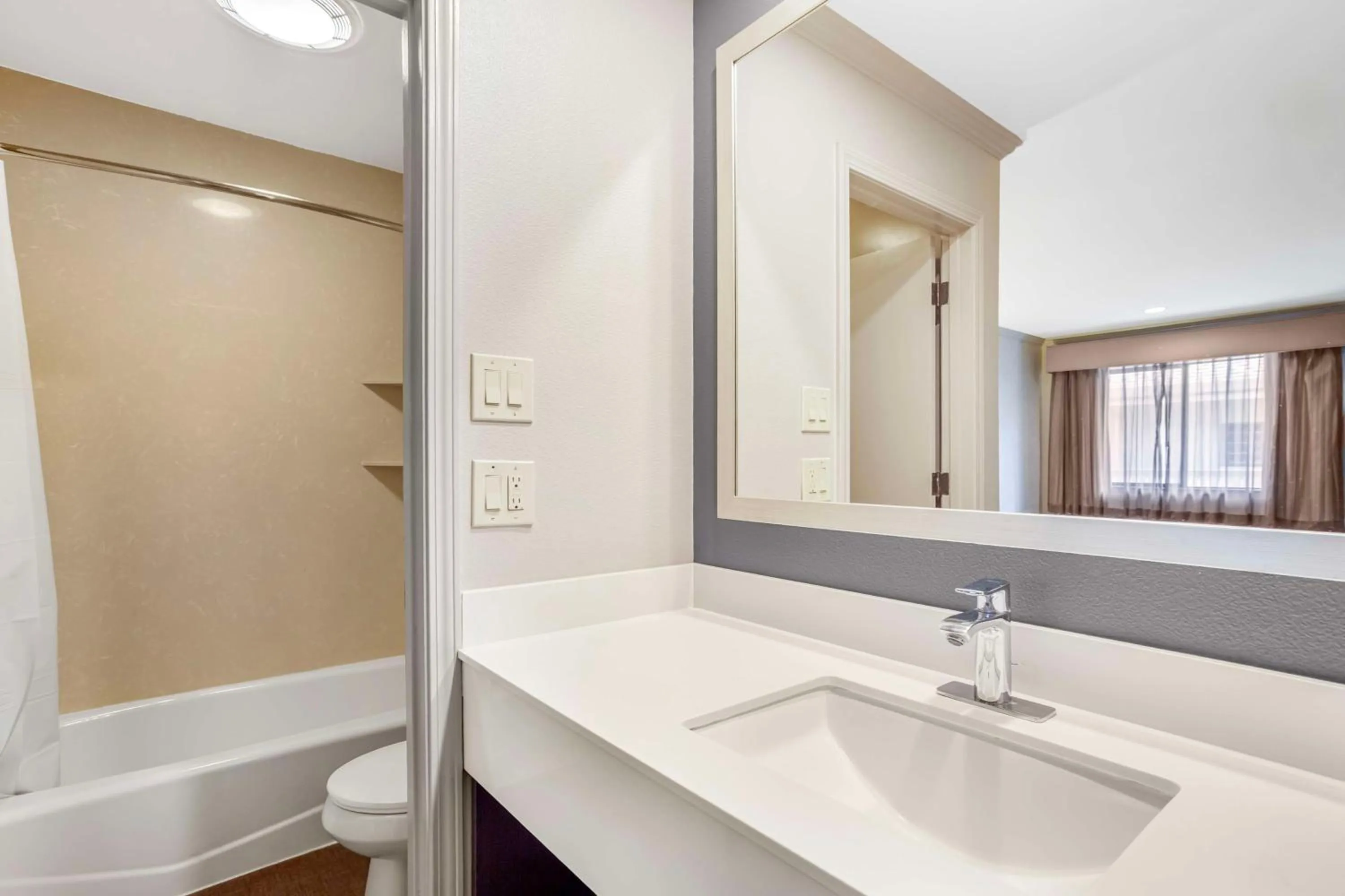 Bathroom in Best Western Inn Santa Cruz