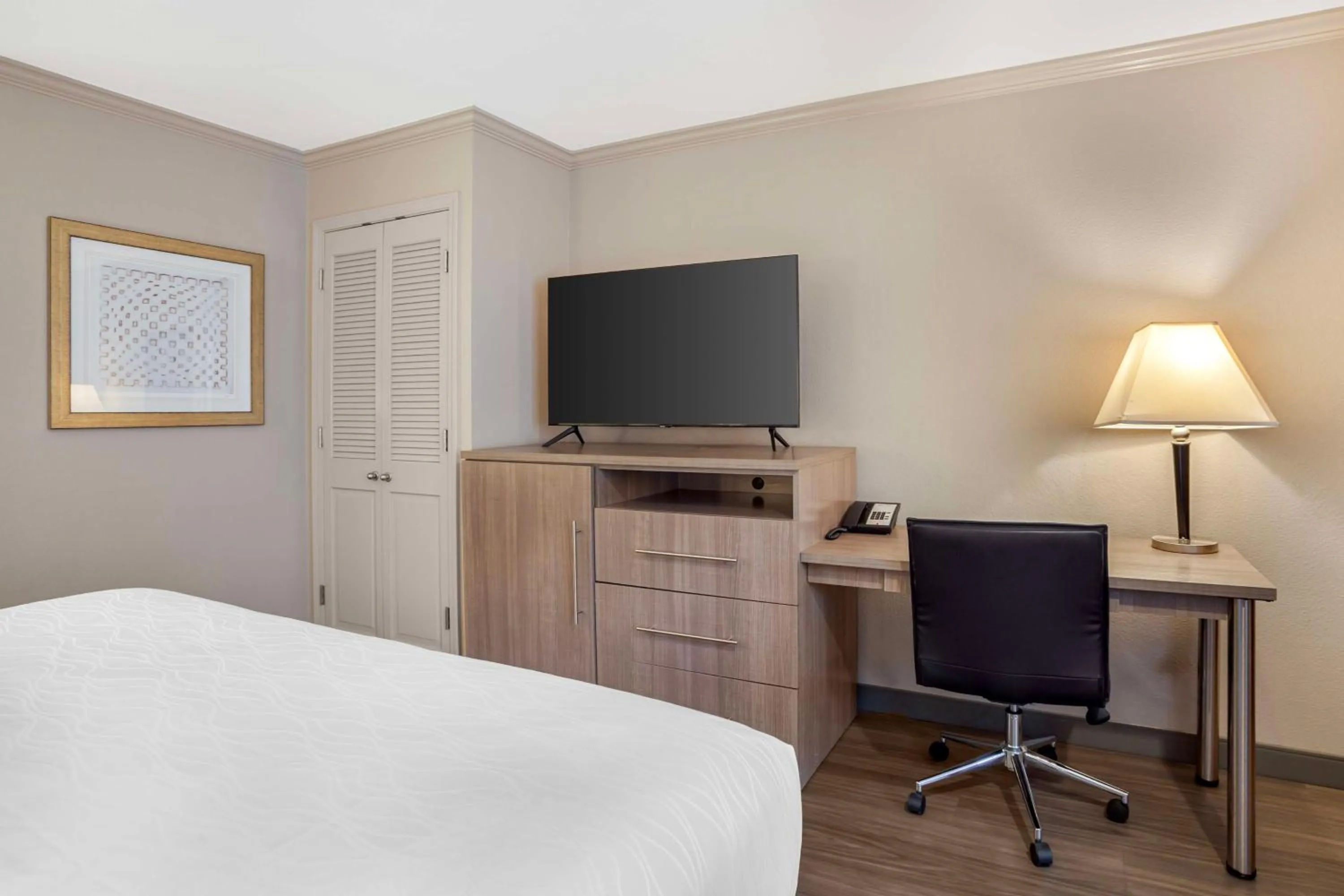 Bedroom, Bed in Best Western Inn Santa Cruz