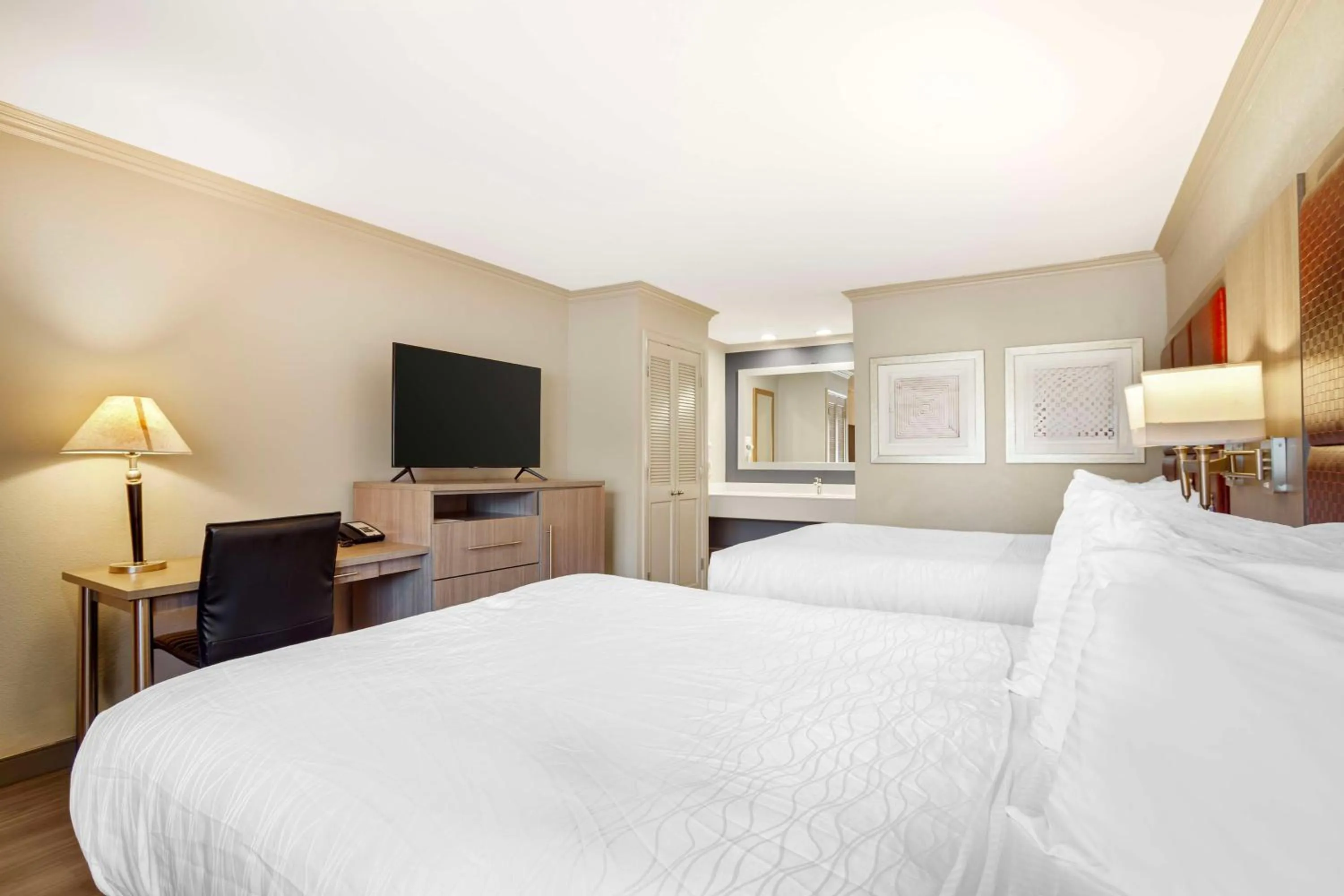 Bedroom, Bed in Best Western Inn Santa Cruz