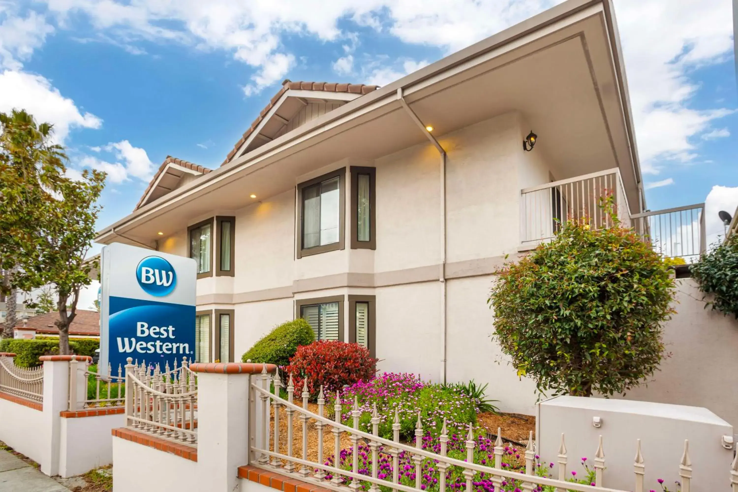 Property building in Best Western Inn Santa Cruz Property building in Best Western Inn Santa Cruz