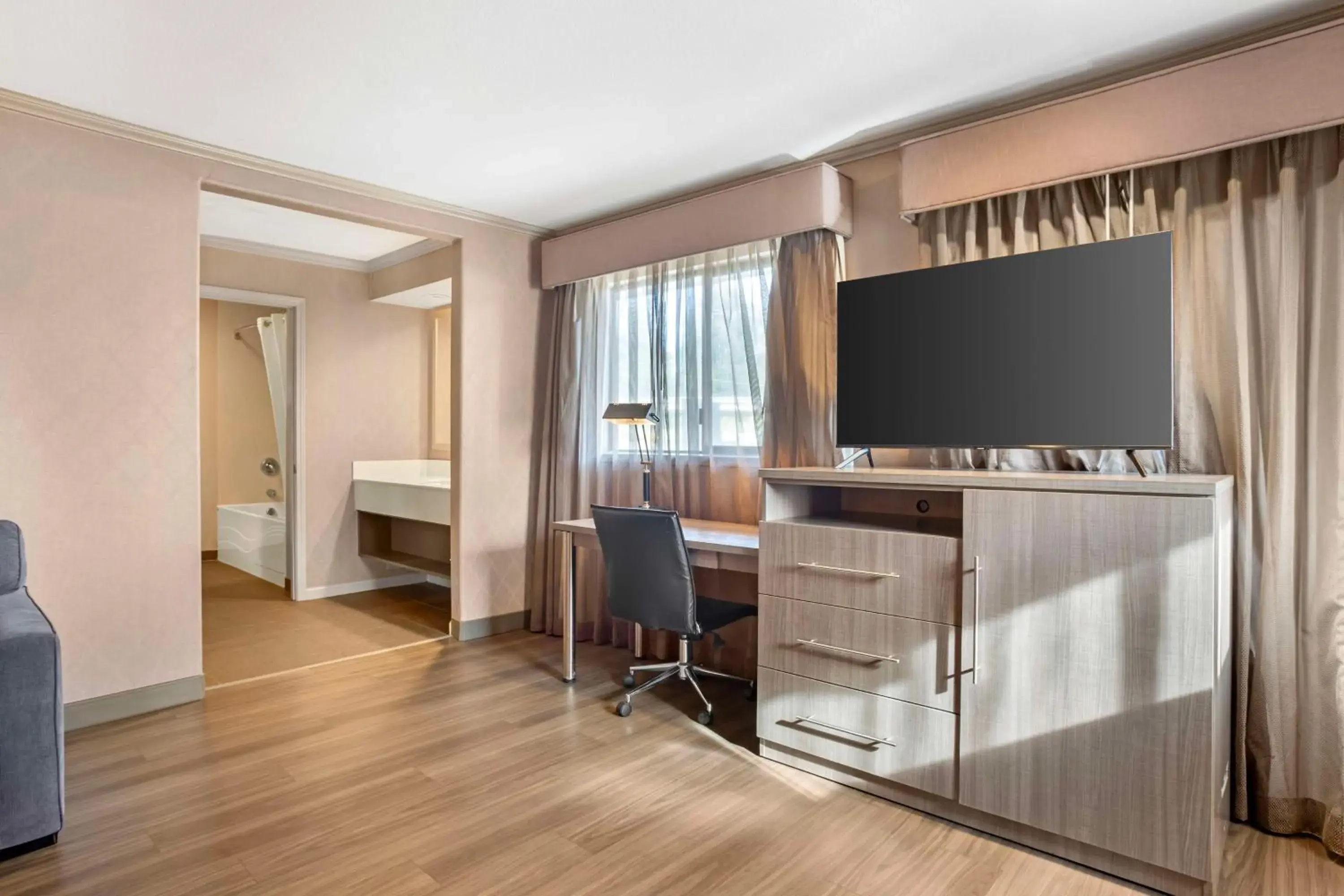 Photo of the whole room, Bed in Best Western Inn Santa Cruz Photo of the whole room, Bed in Best Western Inn Santa Cruz