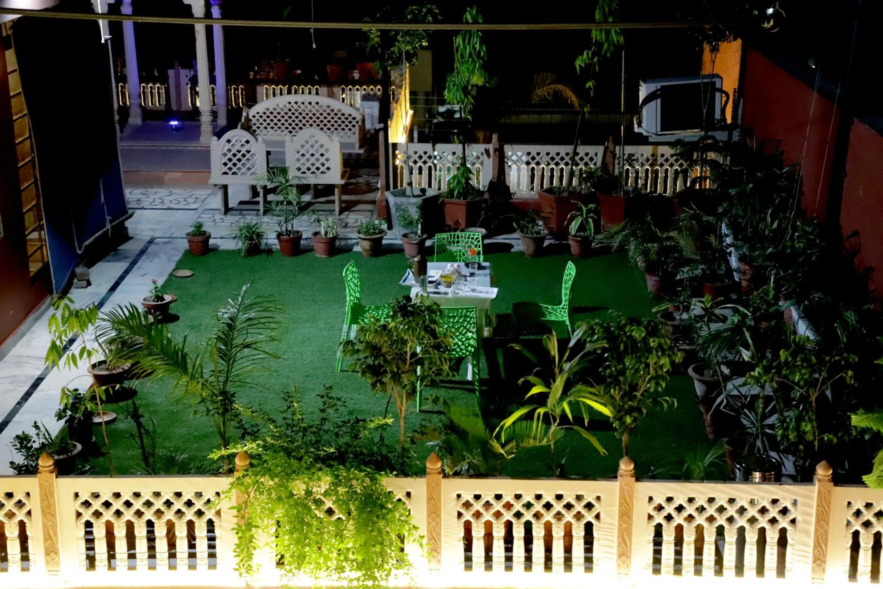 Garden in Ganesha Palace