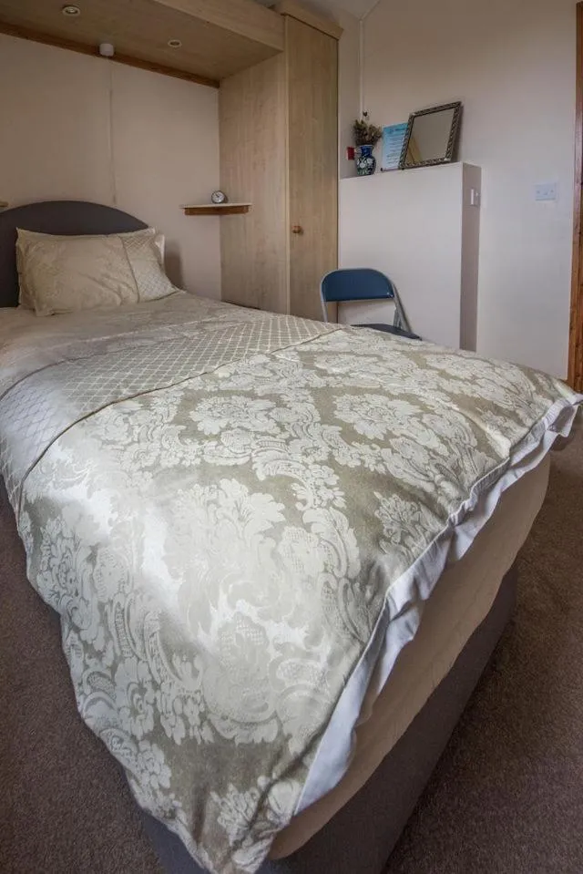 Bedroom, Bed in Glendower