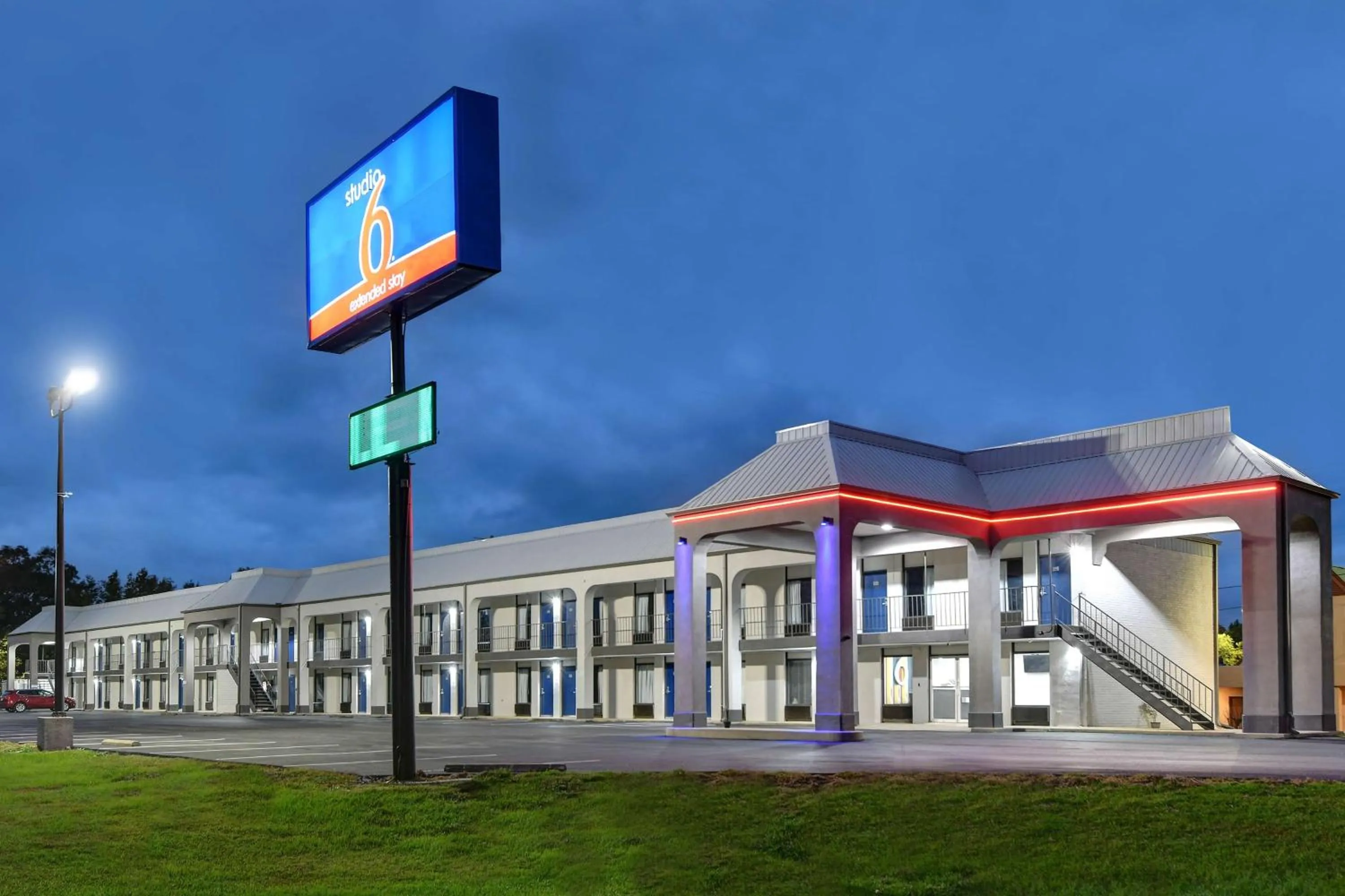 Property building in Studio 6 Meridian, MS Bonita Lakes