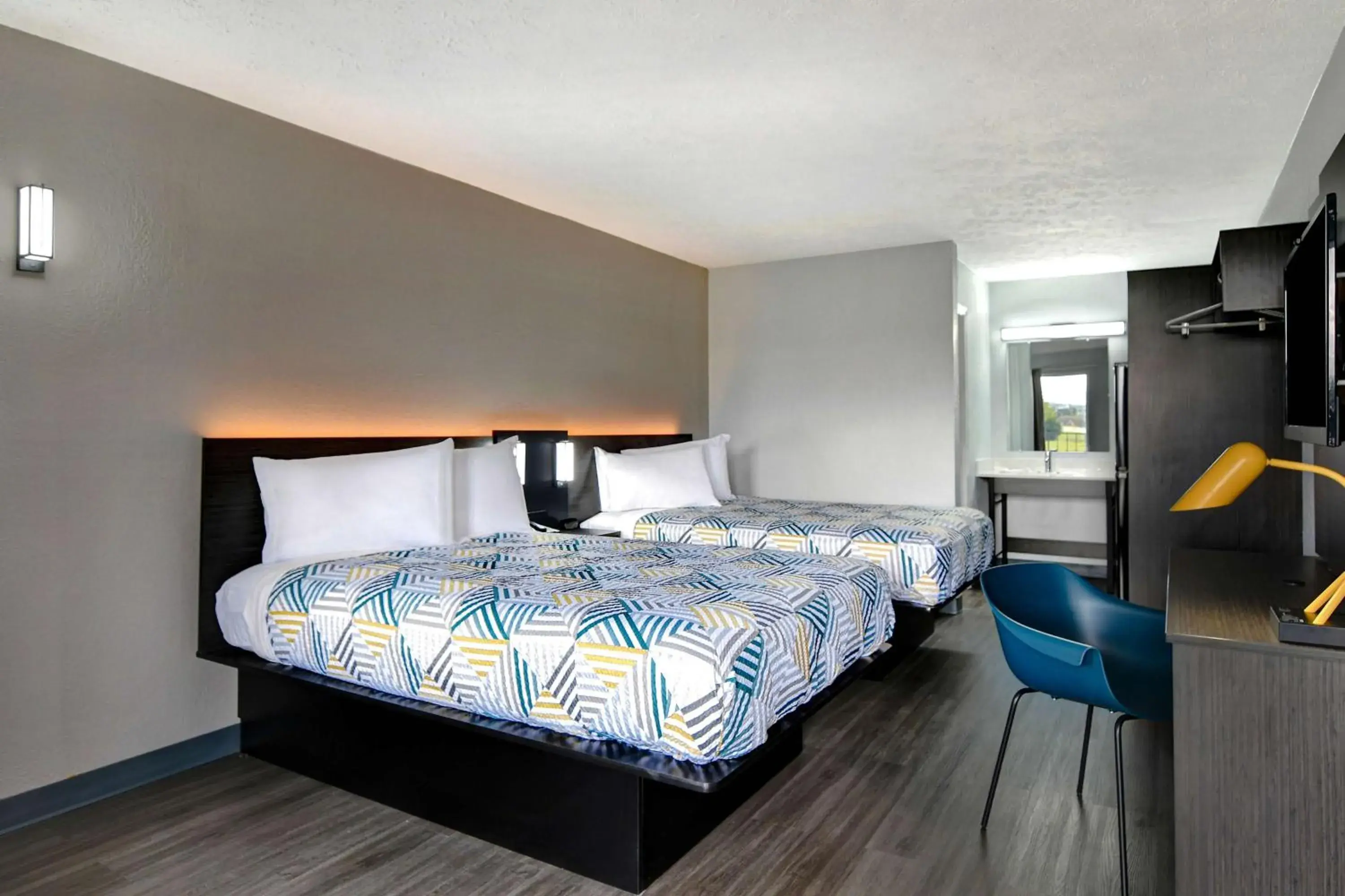 Photo of the whole room, Bed in Studio 6 Meridian, MS Bonita Lakes Photo of the whole room, Bed in Studio 6 Meridian, MS Bonita Lakes