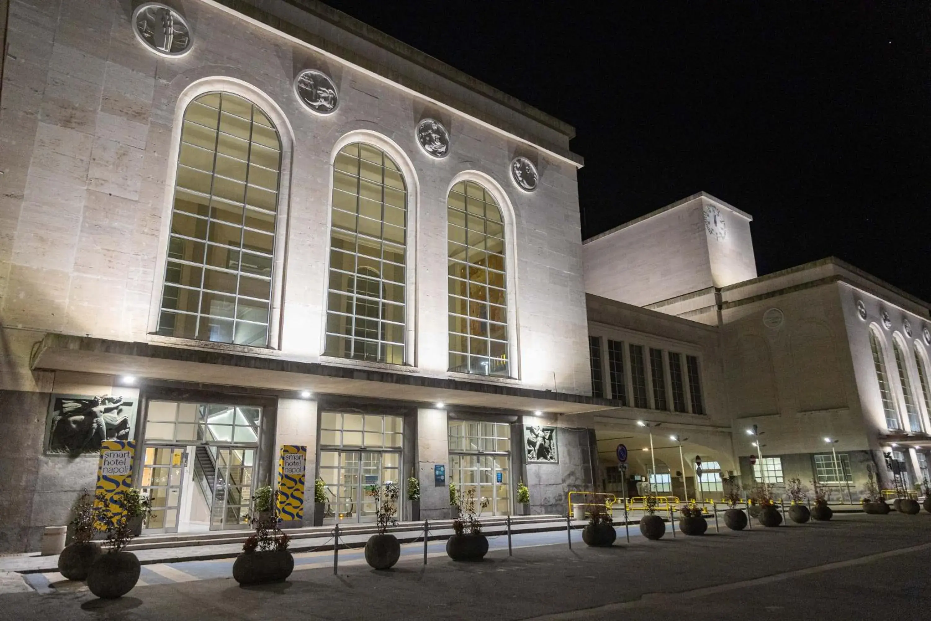 Property building in Smart Hotel Napoli Property building in Smart Hotel Napoli