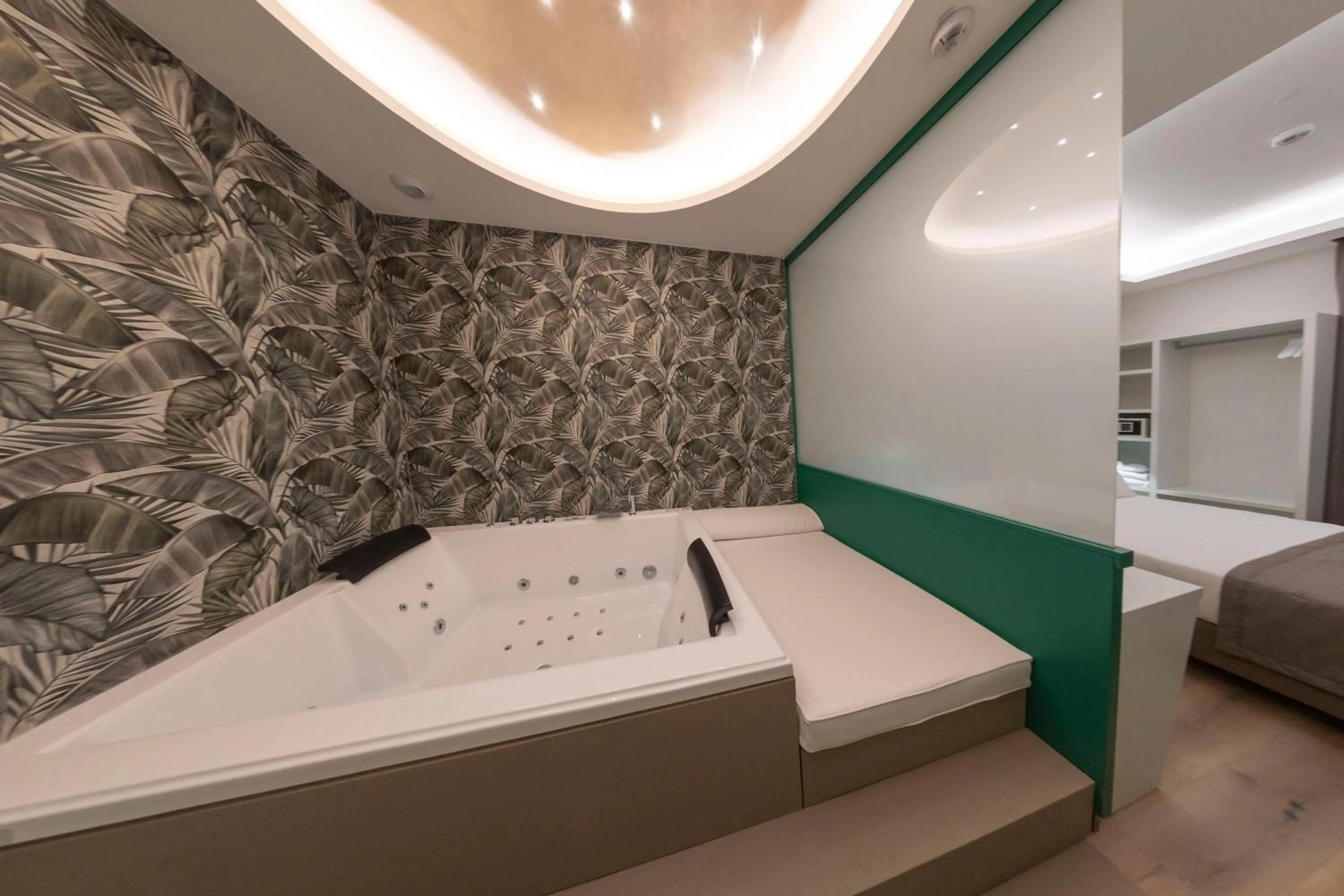 View (from property/room), Bed in Smart Hotel Napoli