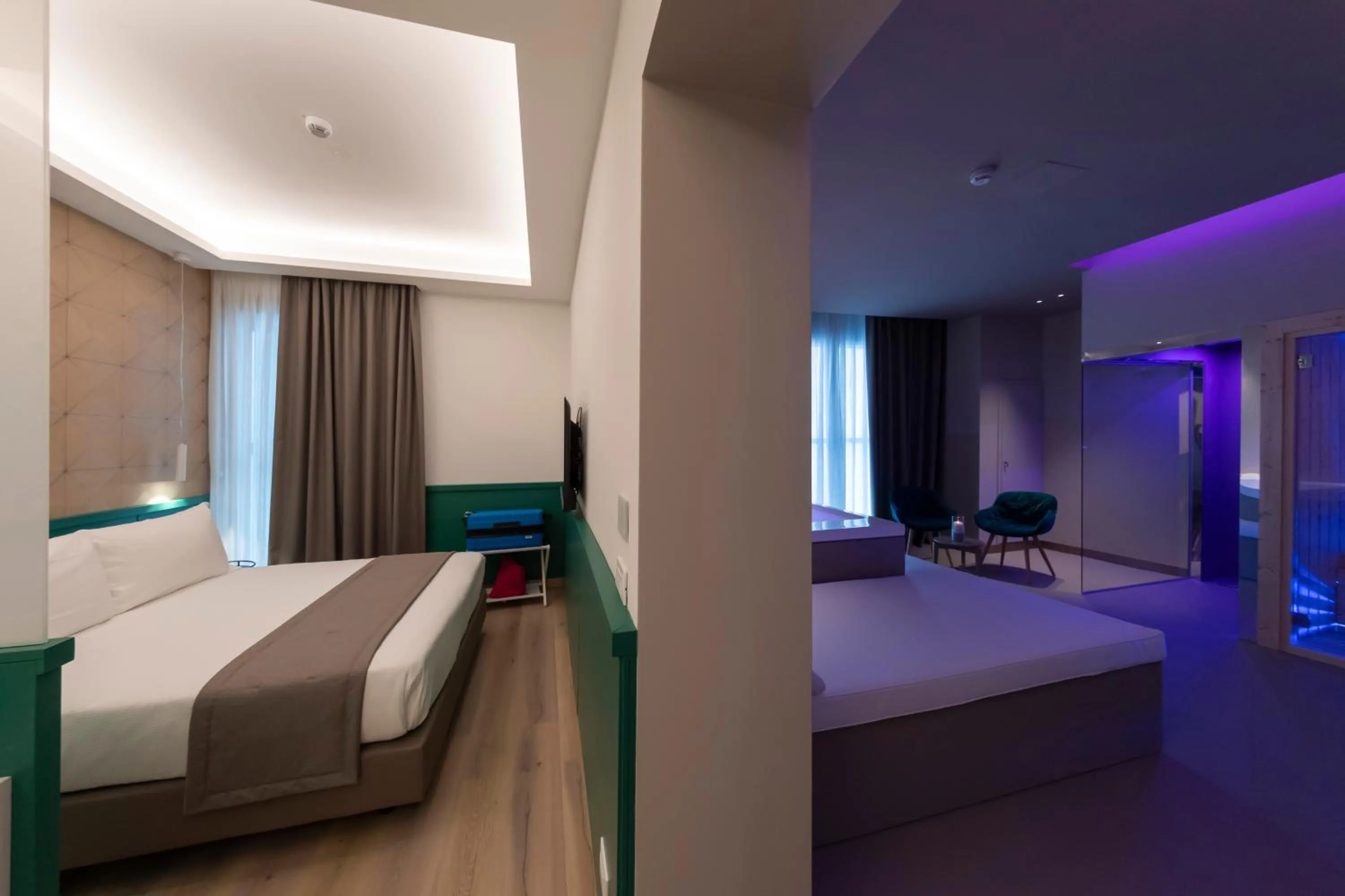 View (from property/room), Bed in Smart Hotel Napoli