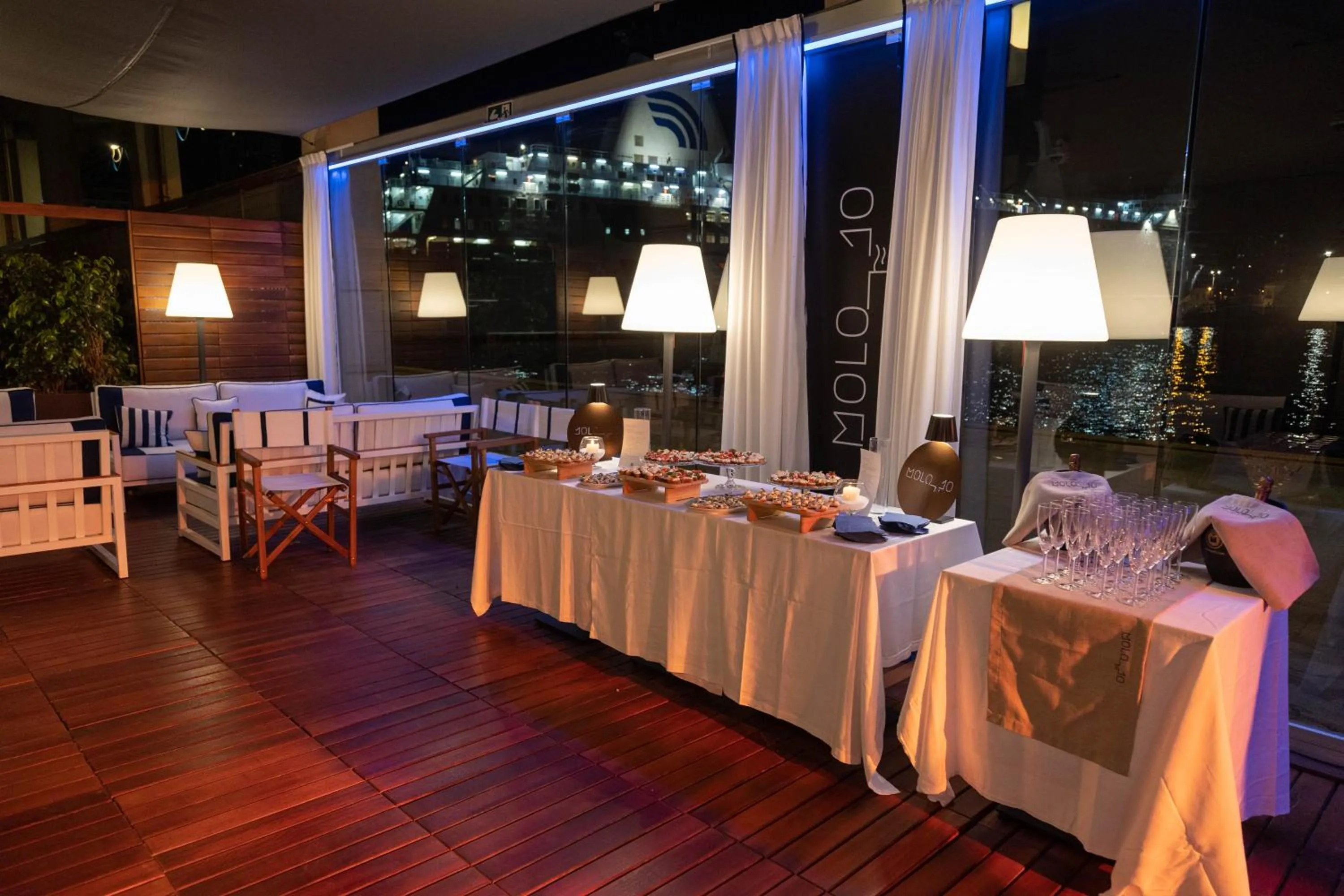 Patio in Smart Hotel Napoli