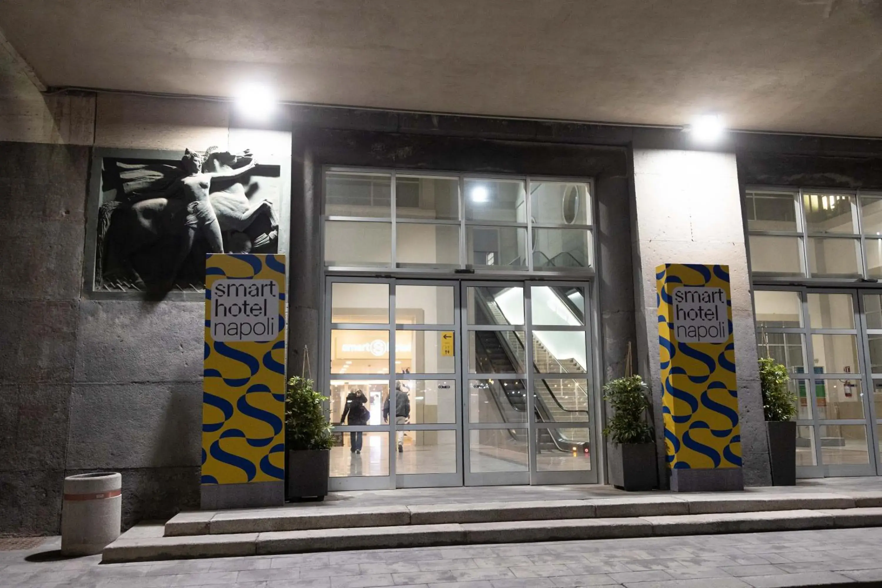 Property building in Smart Hotel Napoli Property building in Smart Hotel Napoli