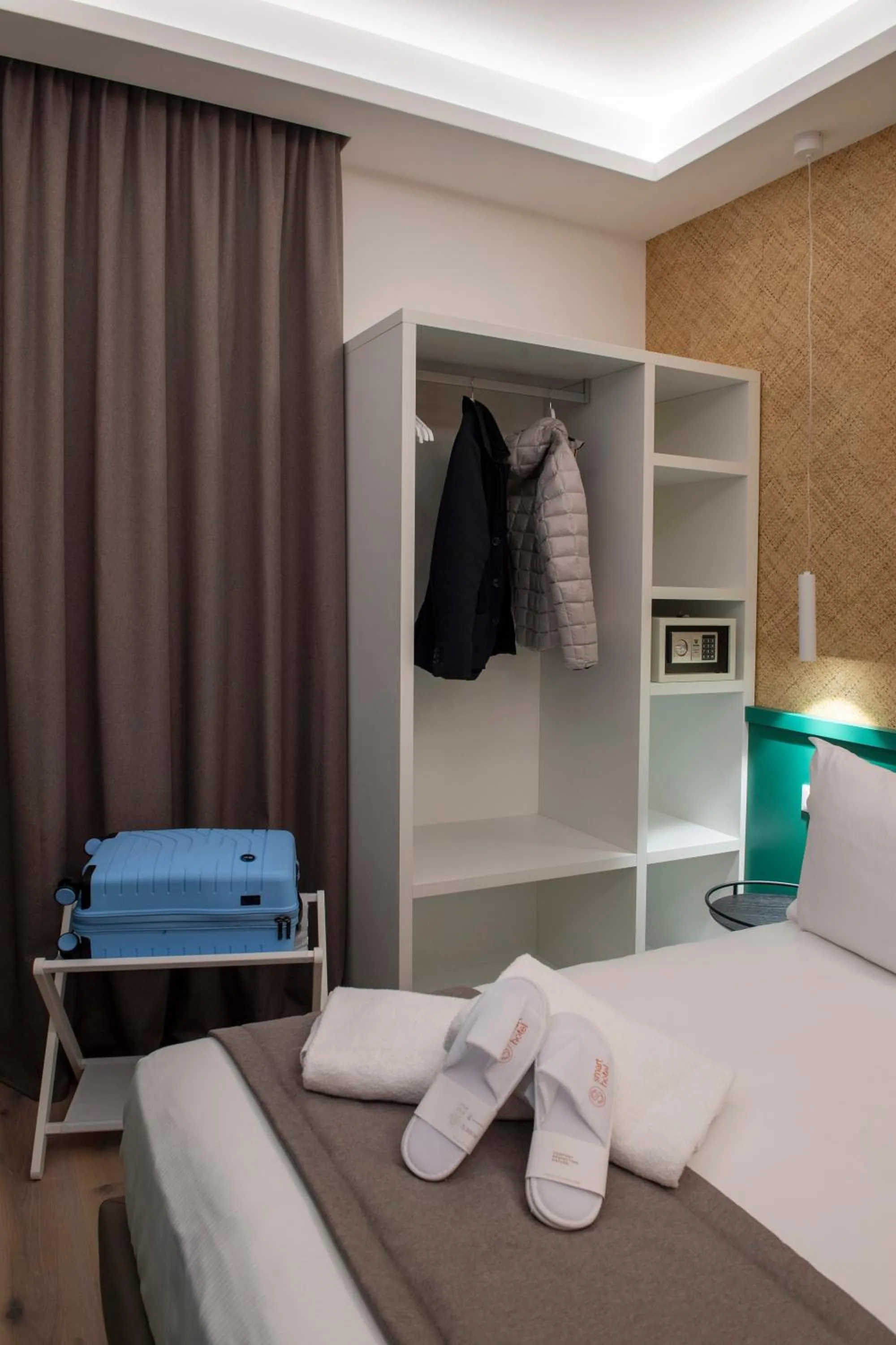 Bedroom, Bed in Smart Hotel Napoli