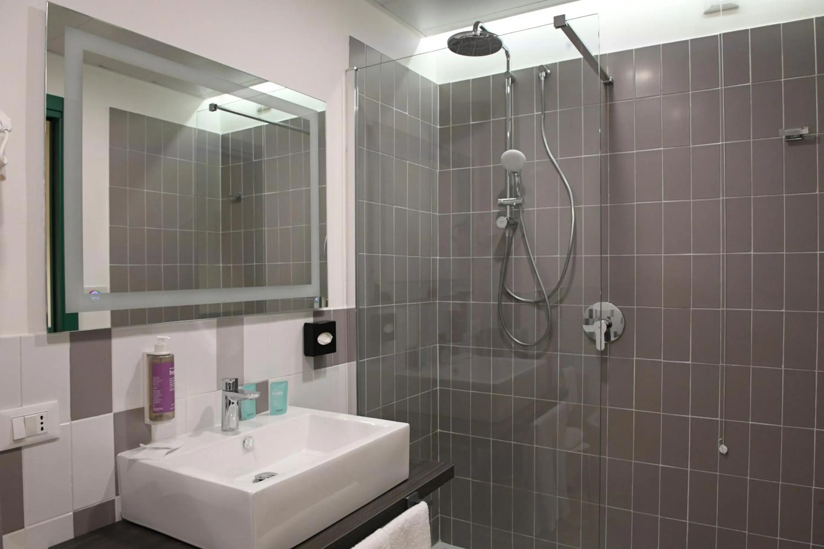 Bathroom in Smart Hotel Napoli