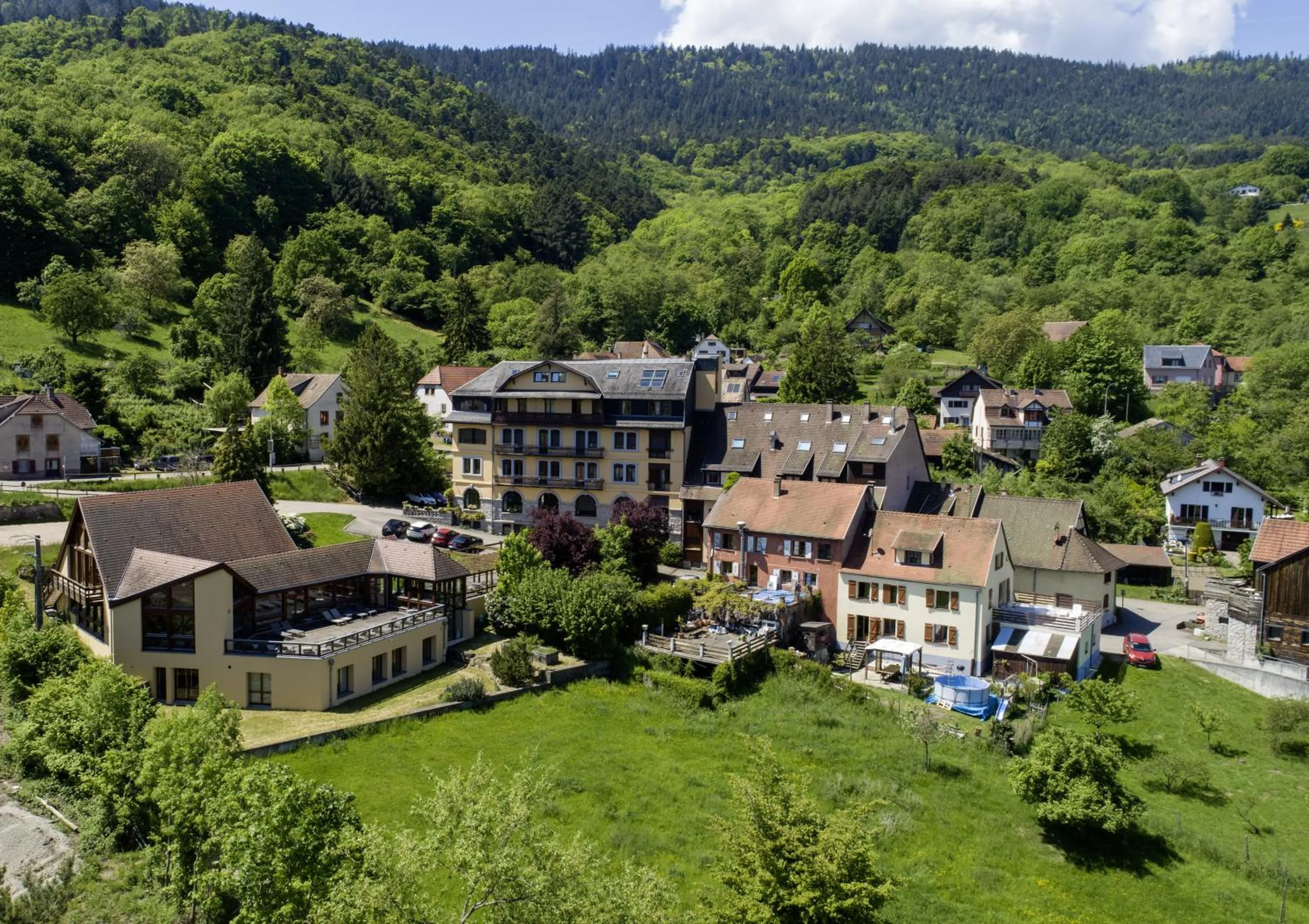 Natural landscape in LE CLOS DES SOURCES Hôtel & Spa