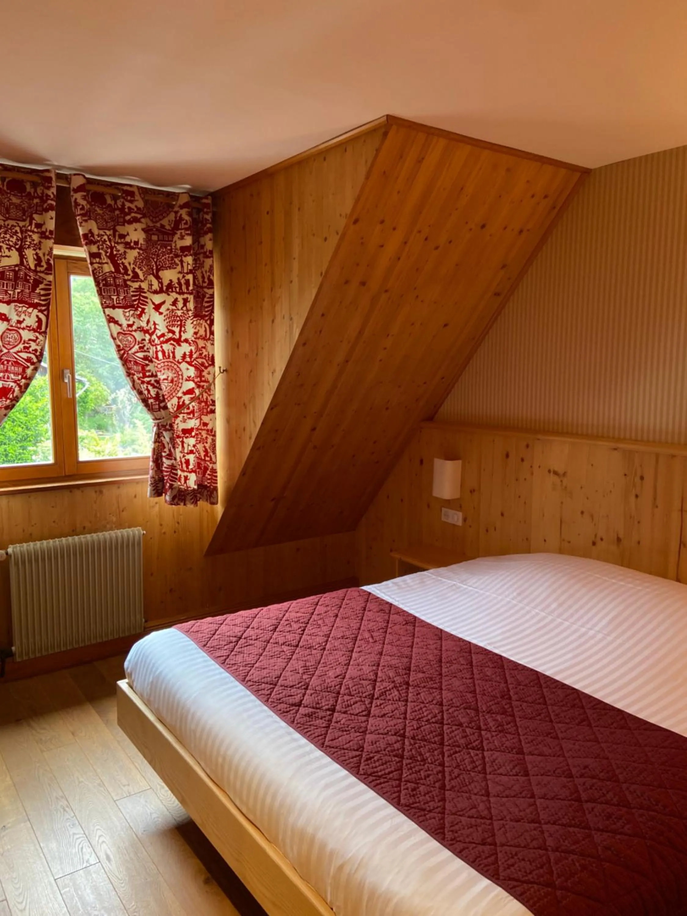 Bed in LE CLOS DES SOURCES Hôtel & Spa