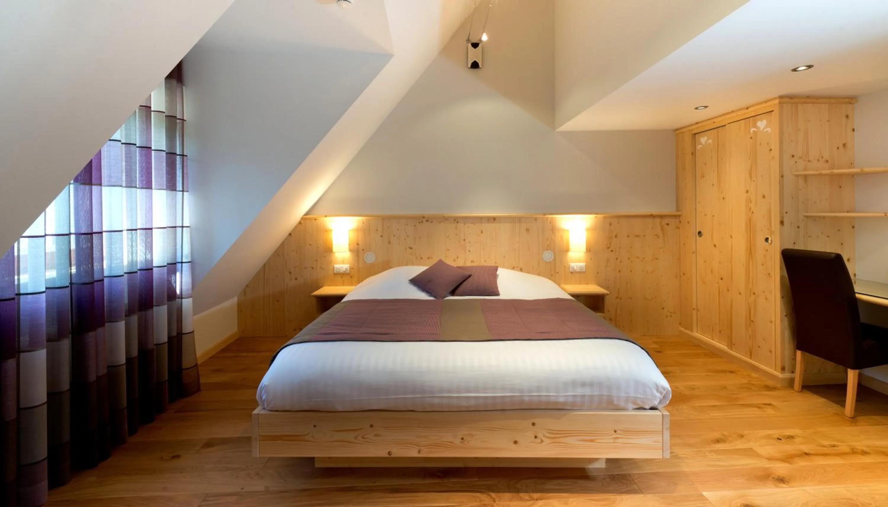 Bed in LE CLOS DES SOURCES Hôtel & Spa