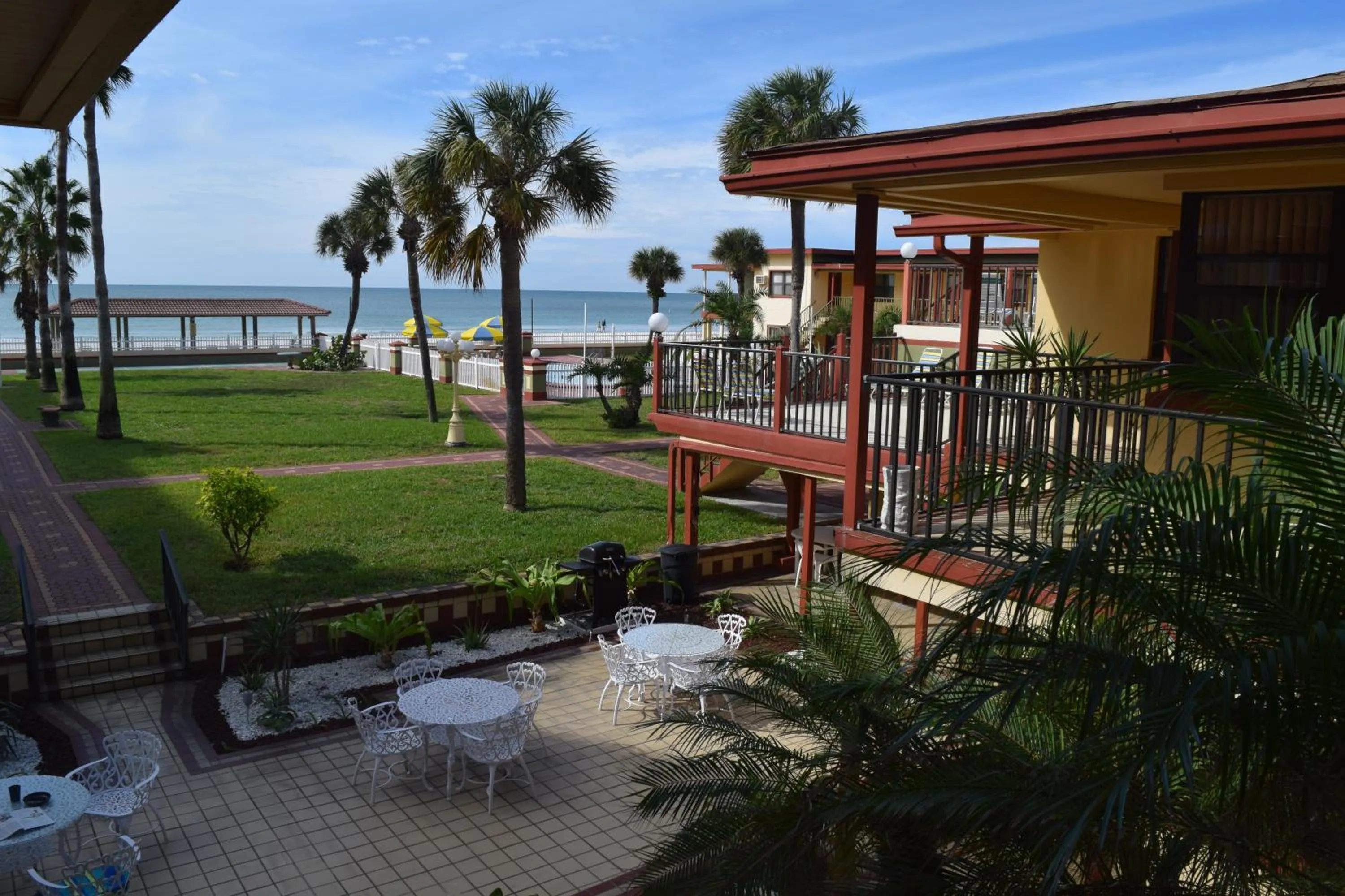 Patio in Sails Resort Motel