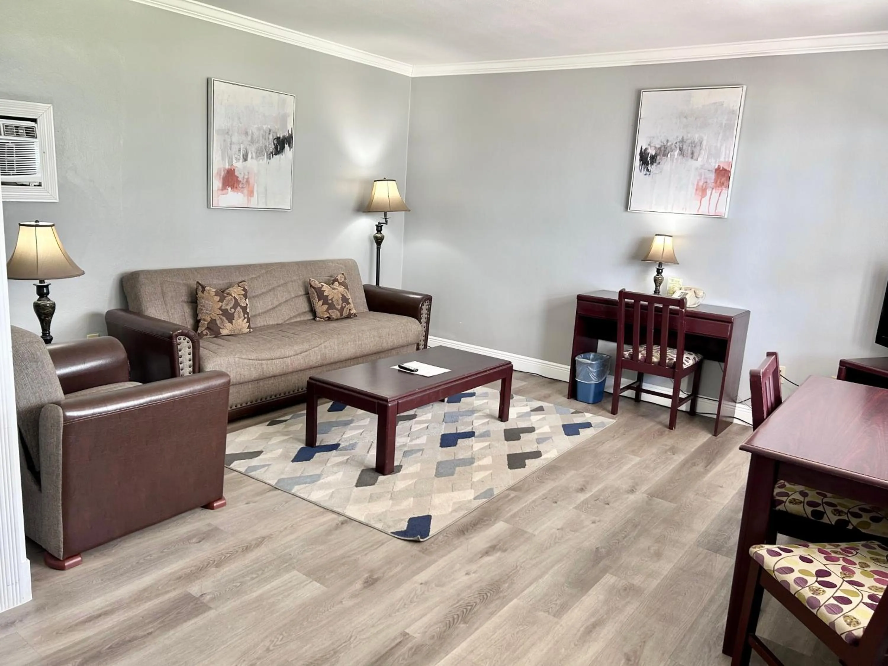 Living room in Sails Resort Motel