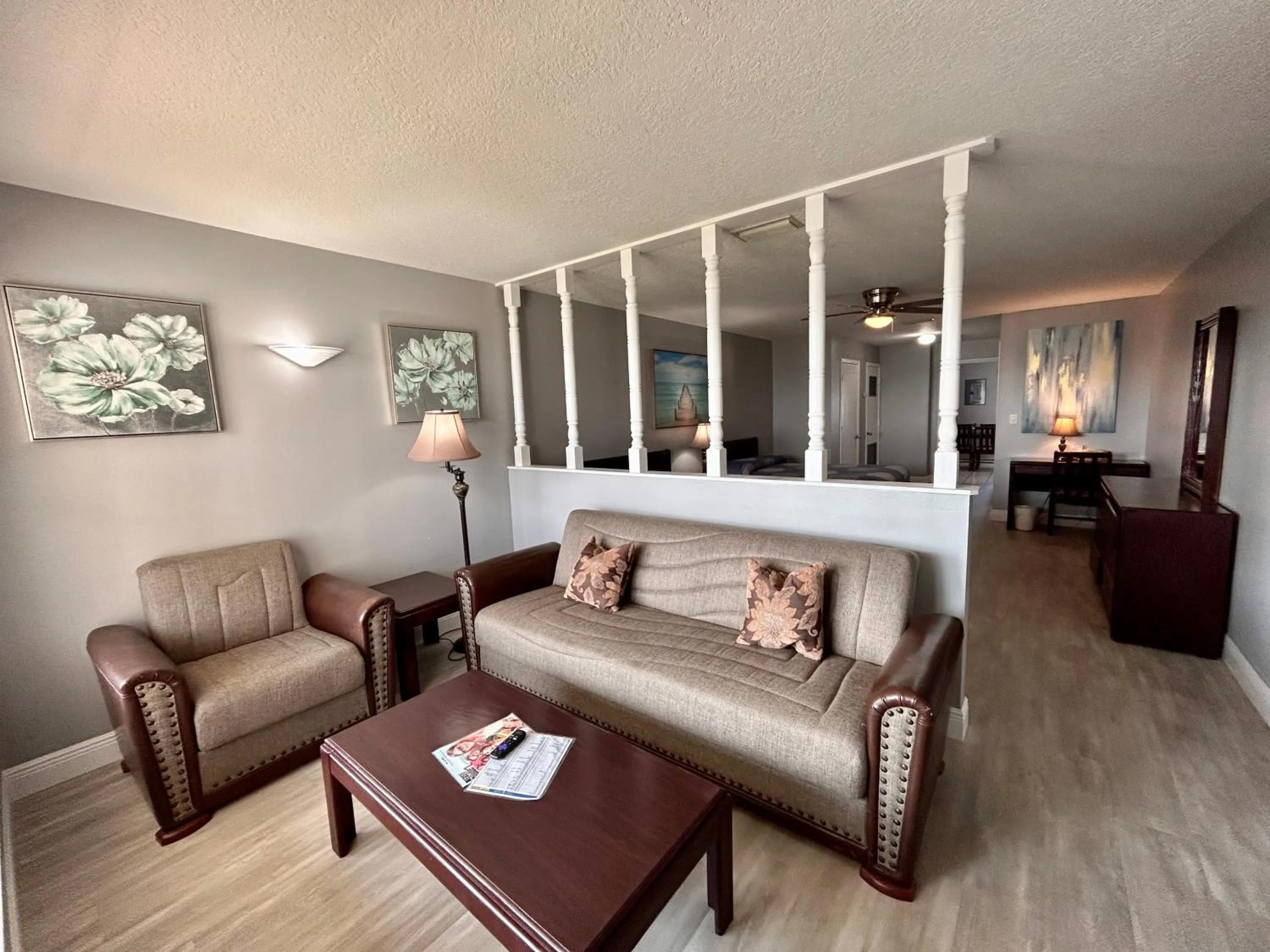 Seating area in Sails Resort Motel