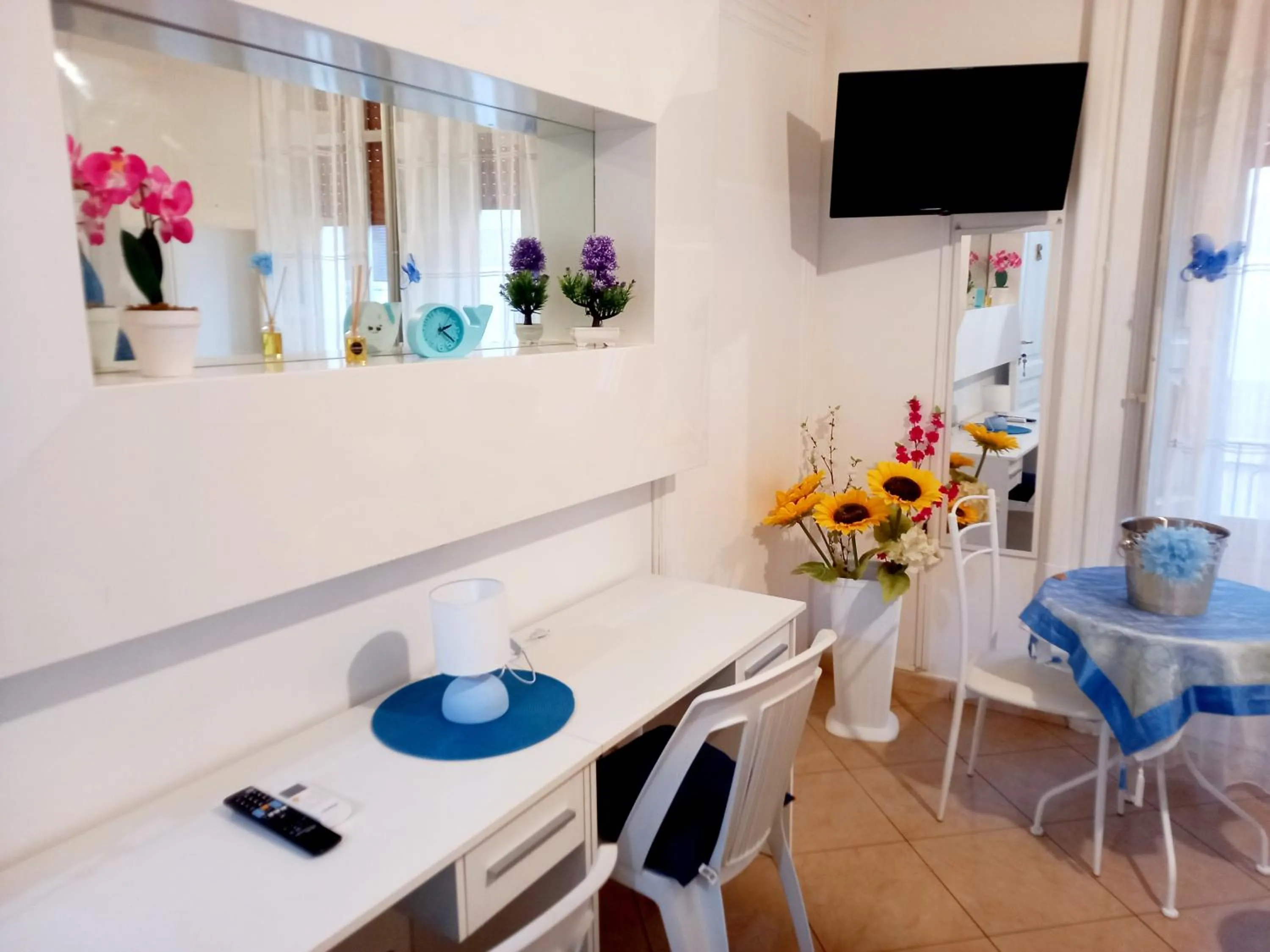 TV and multimedia, Restaurant/Places to Eat in B&B Family - Affitta camere