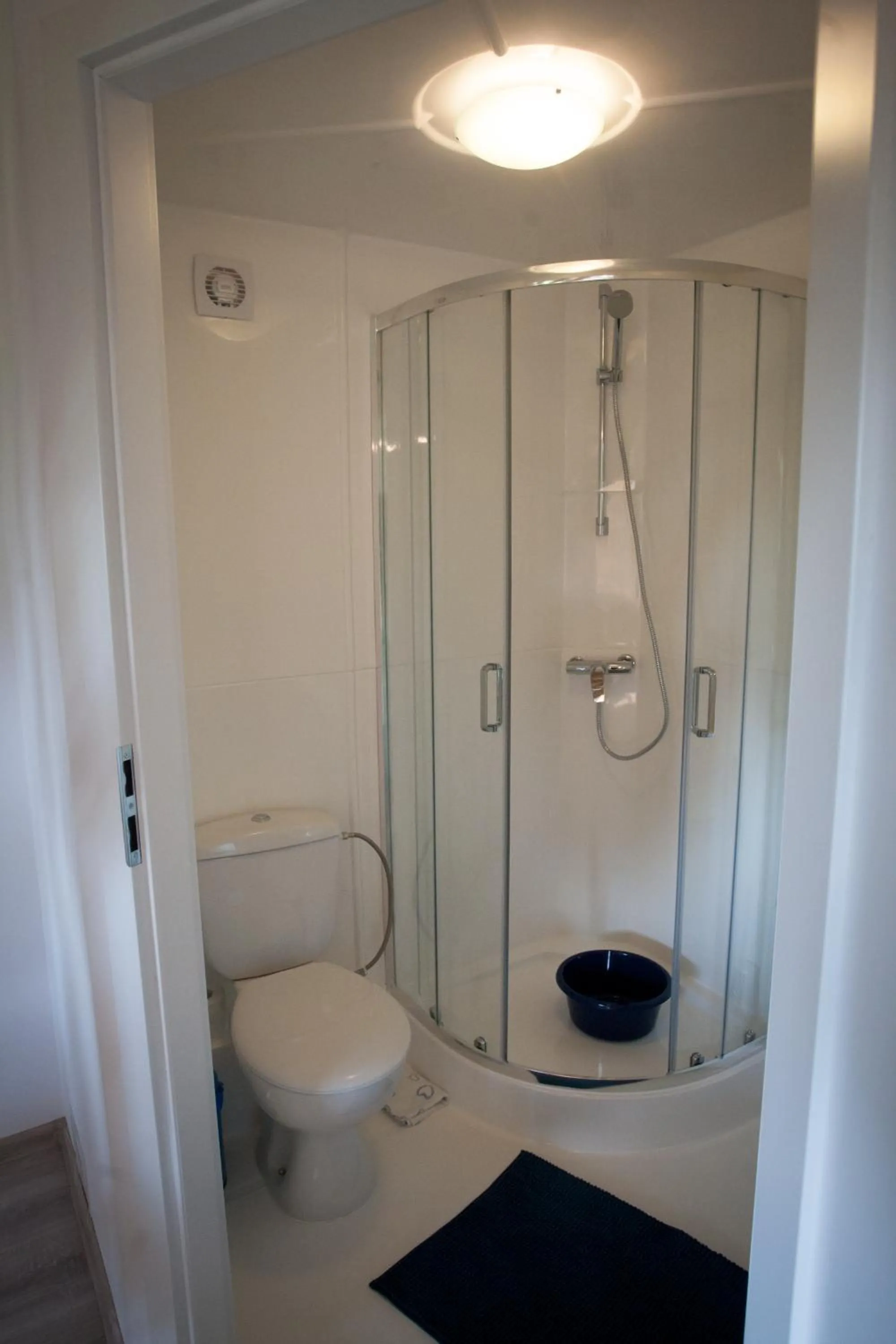 Shower in Domki Reston