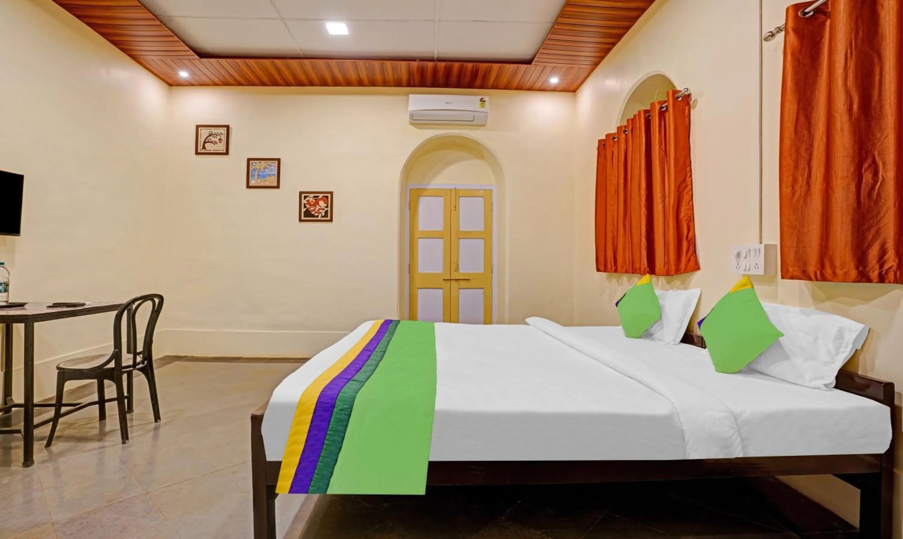 Bedroom, Bed in Treebo Cecil Resort, 600 Mtrs From Matheran Railway Station