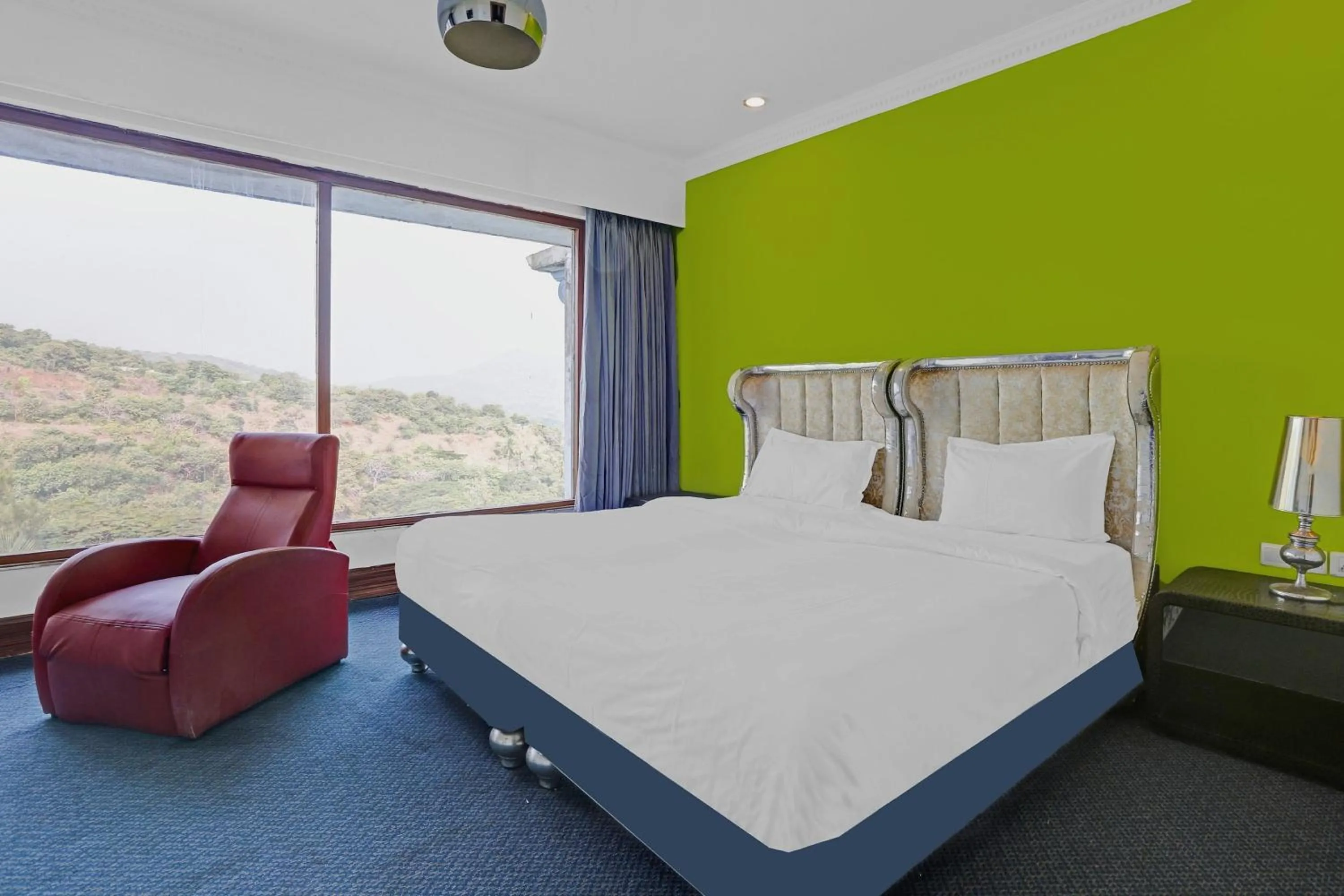 Deluxe Double Room - single occupancy in Townhouse Royal Palms Shared Serviced Apartment