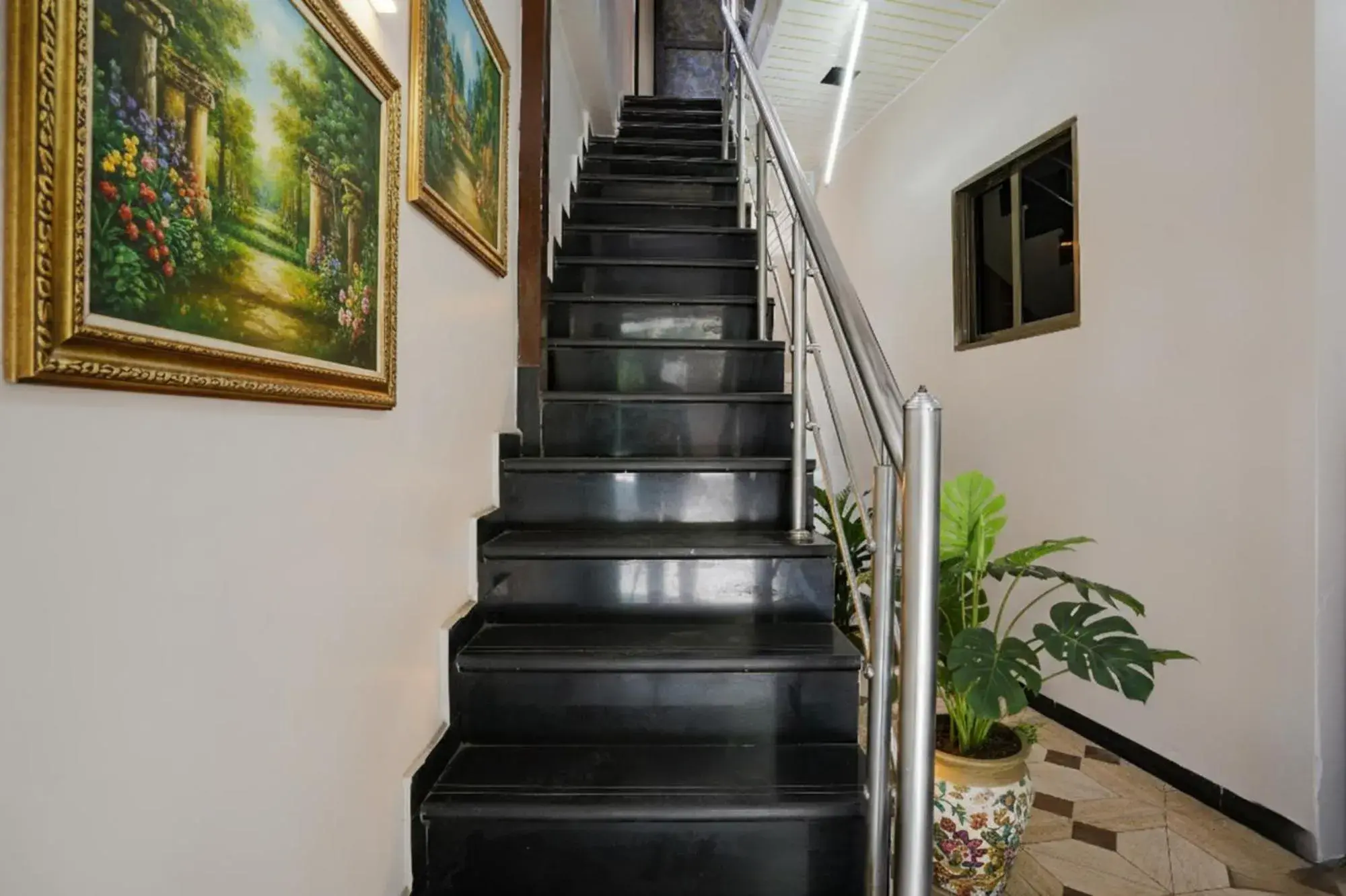 Lobby or reception in FabExpress Comfort stay - Nr Mumbai International Airport Lobby or reception in FabExpress Comfort stay - Nr Mumbai International Airport