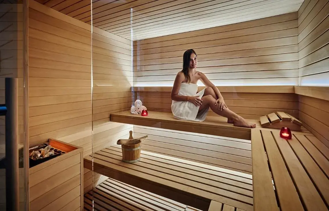 Fitness centre/facilities in Hôtel Juana Fitness centre/facilities in Hôtel Juana