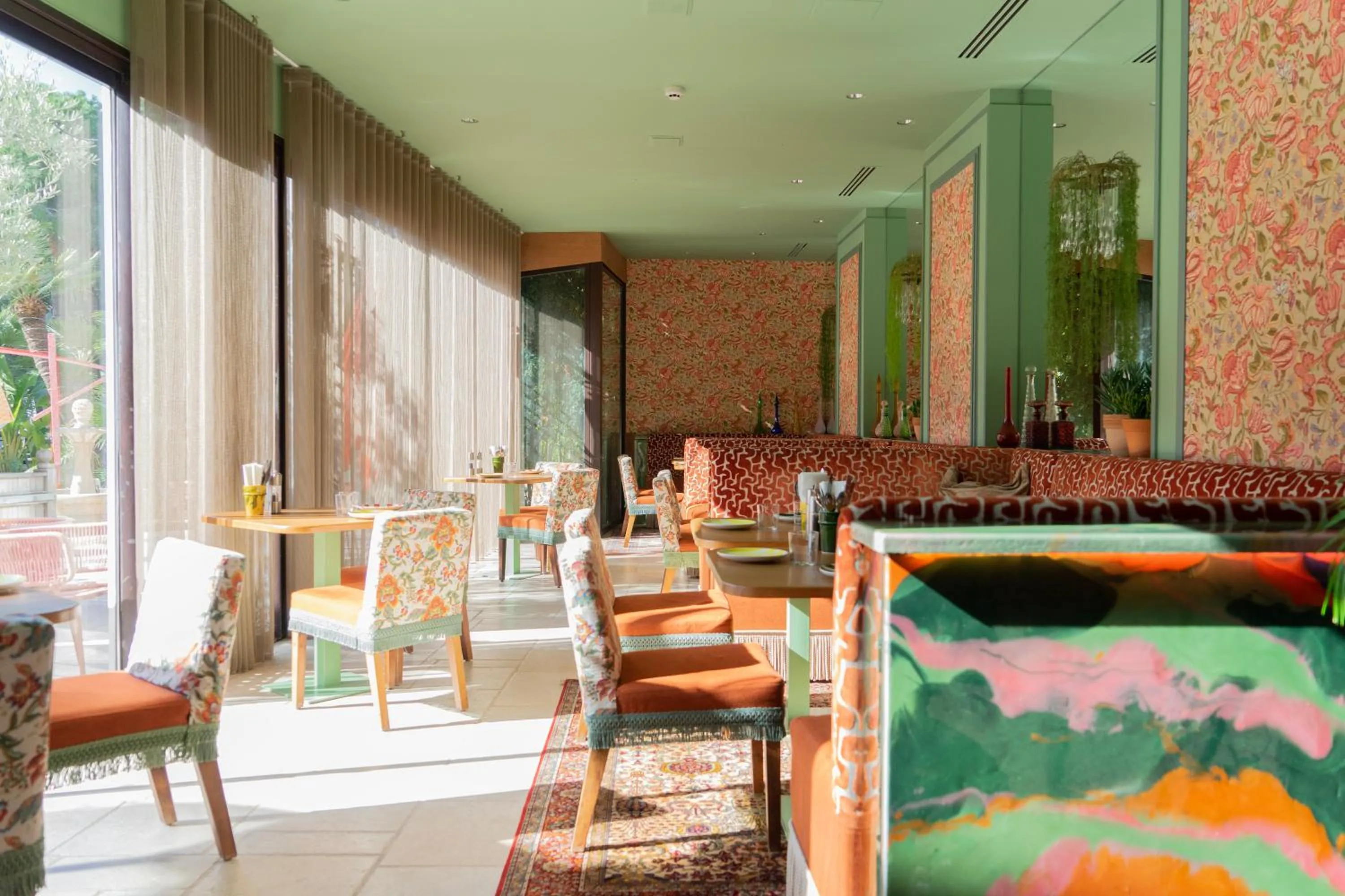 Restaurant/places to eat in Hôtel Juana