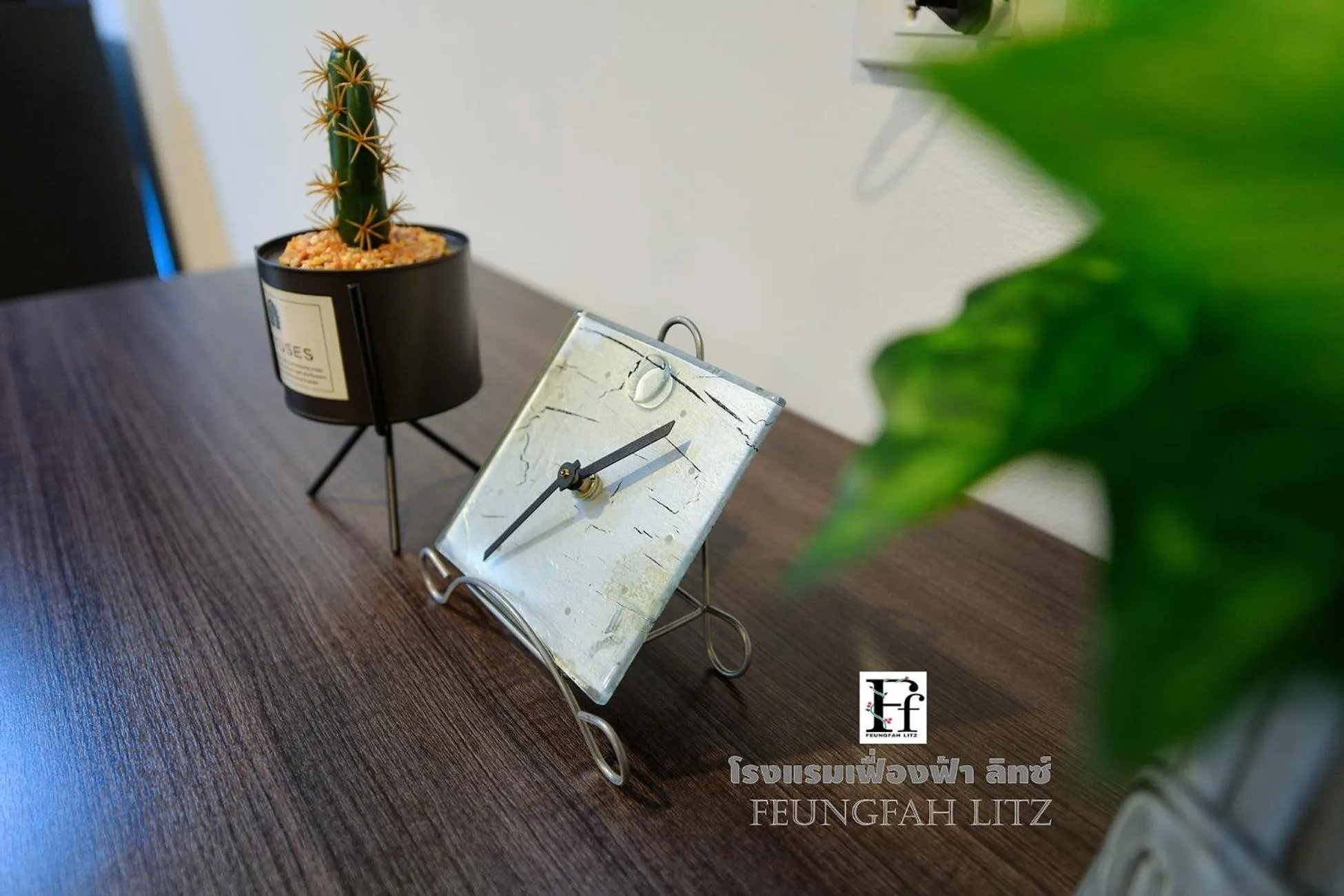 Logo/Certificate/Sign in Feungfah Litz