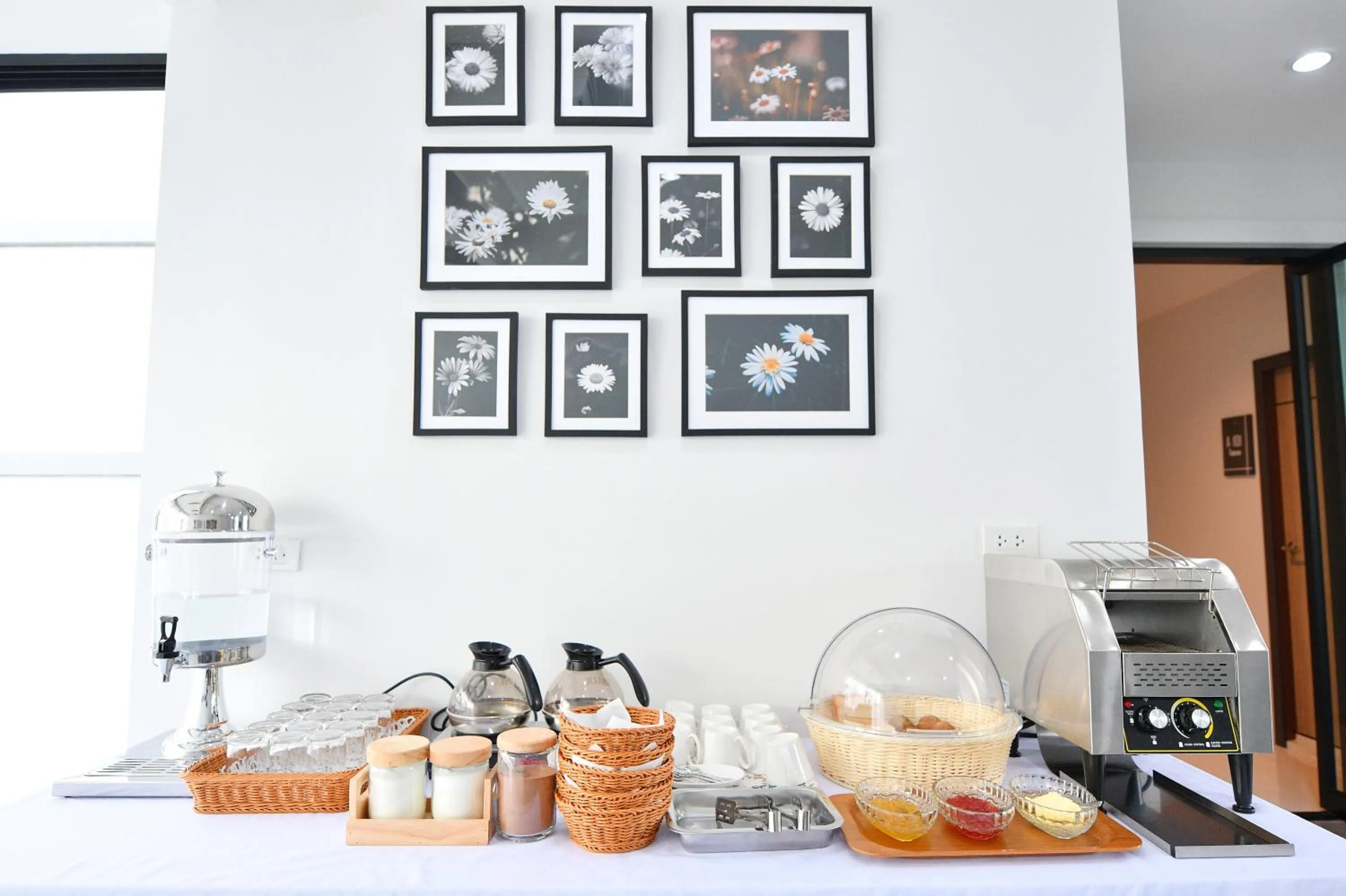 Coffee/tea facilities in Feungfah Litz