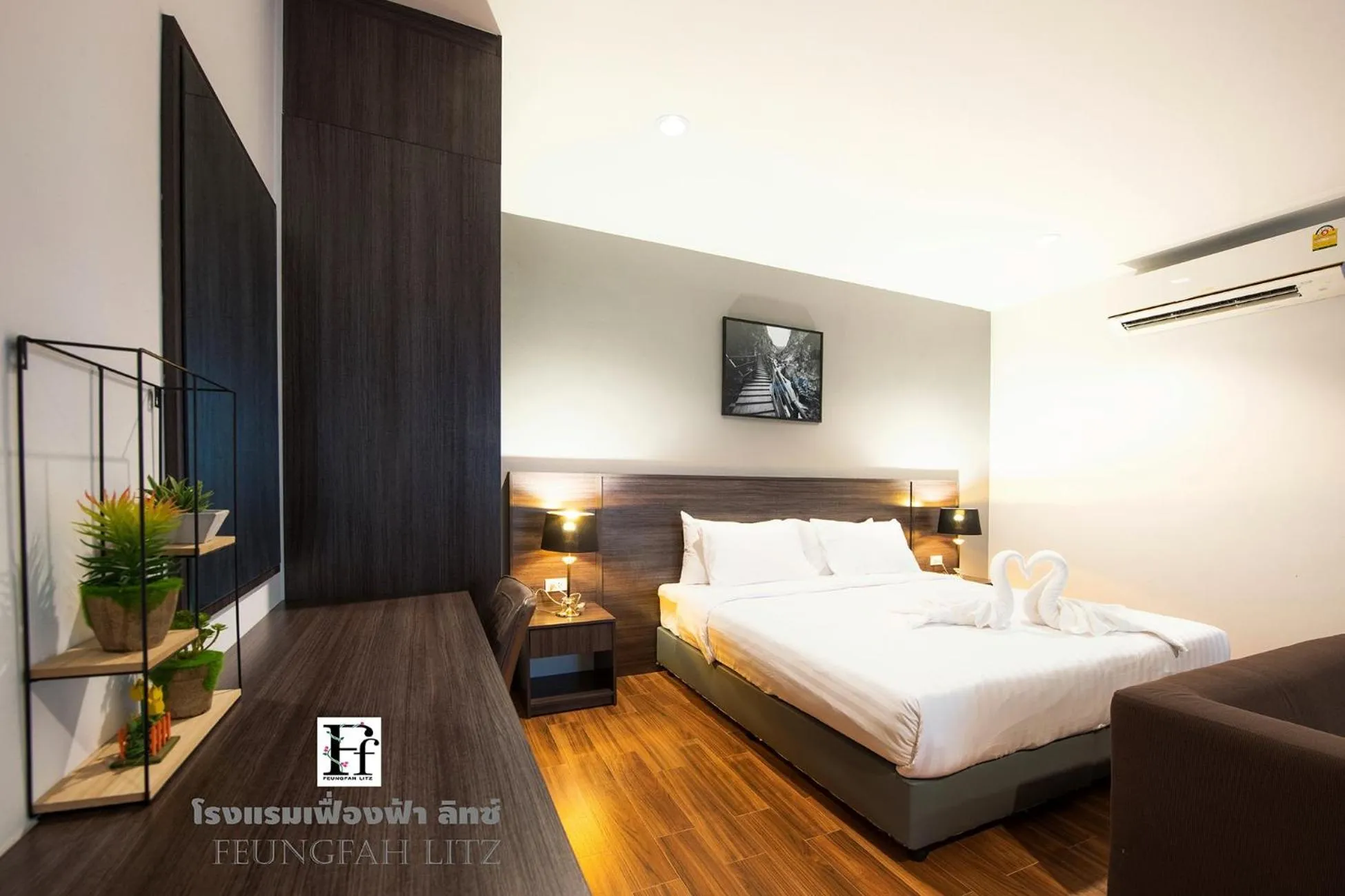 Photo of the whole room, Bed in Feungfah Litz