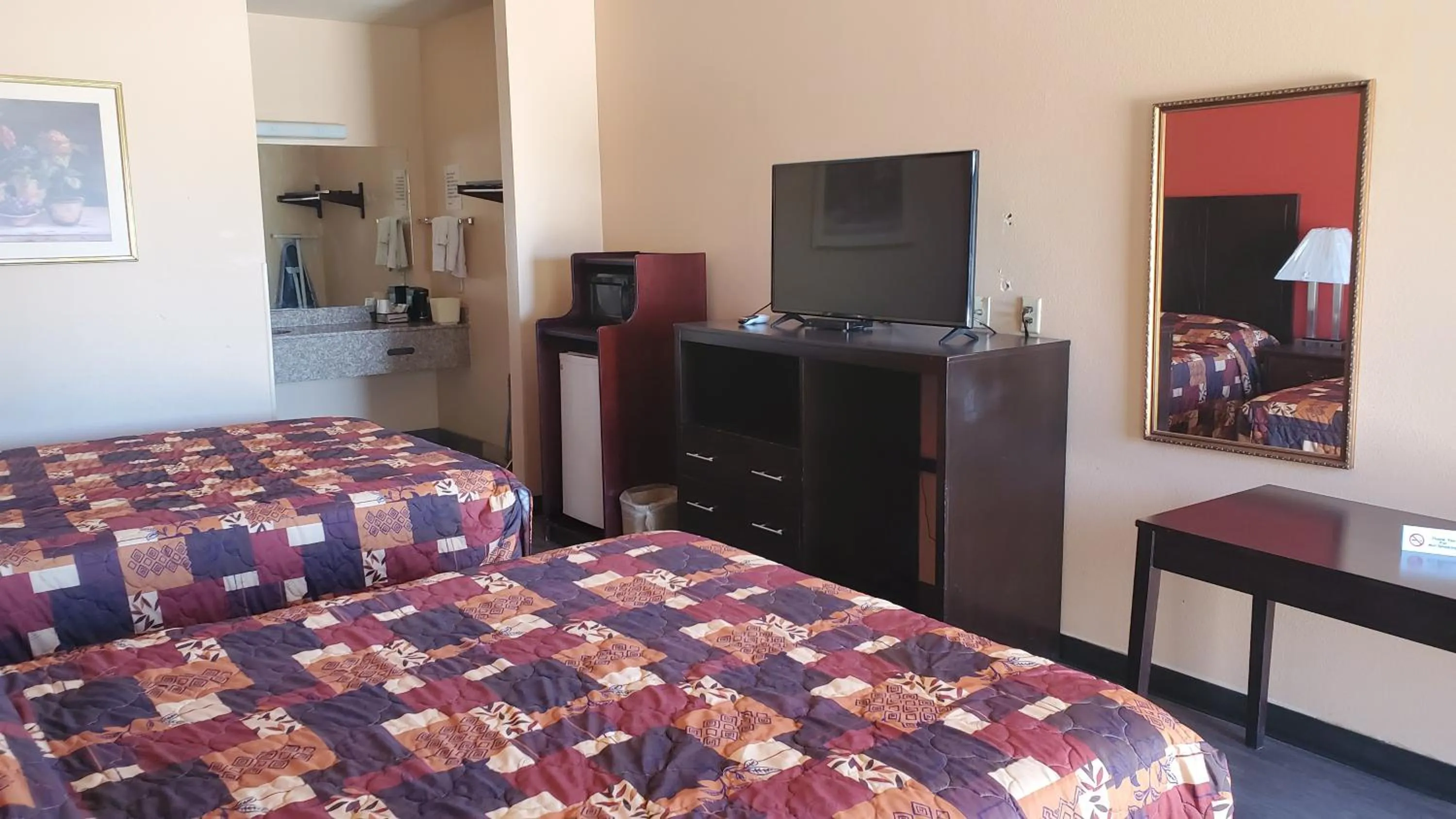 TV and multimedia, Bed in La Bonita Inn & Suites - McCamey
