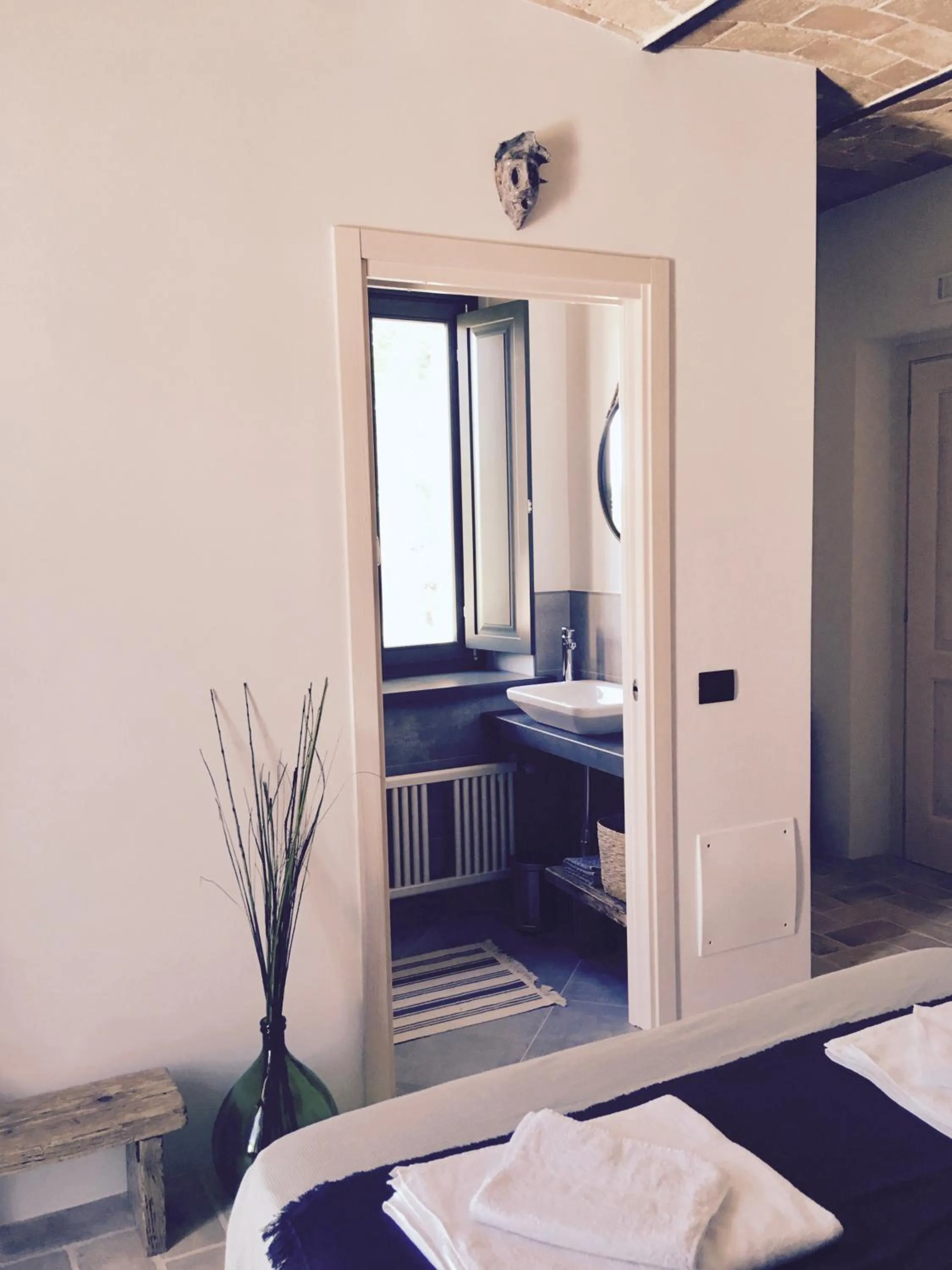 Photo of the whole room, Bed in Frontemaja